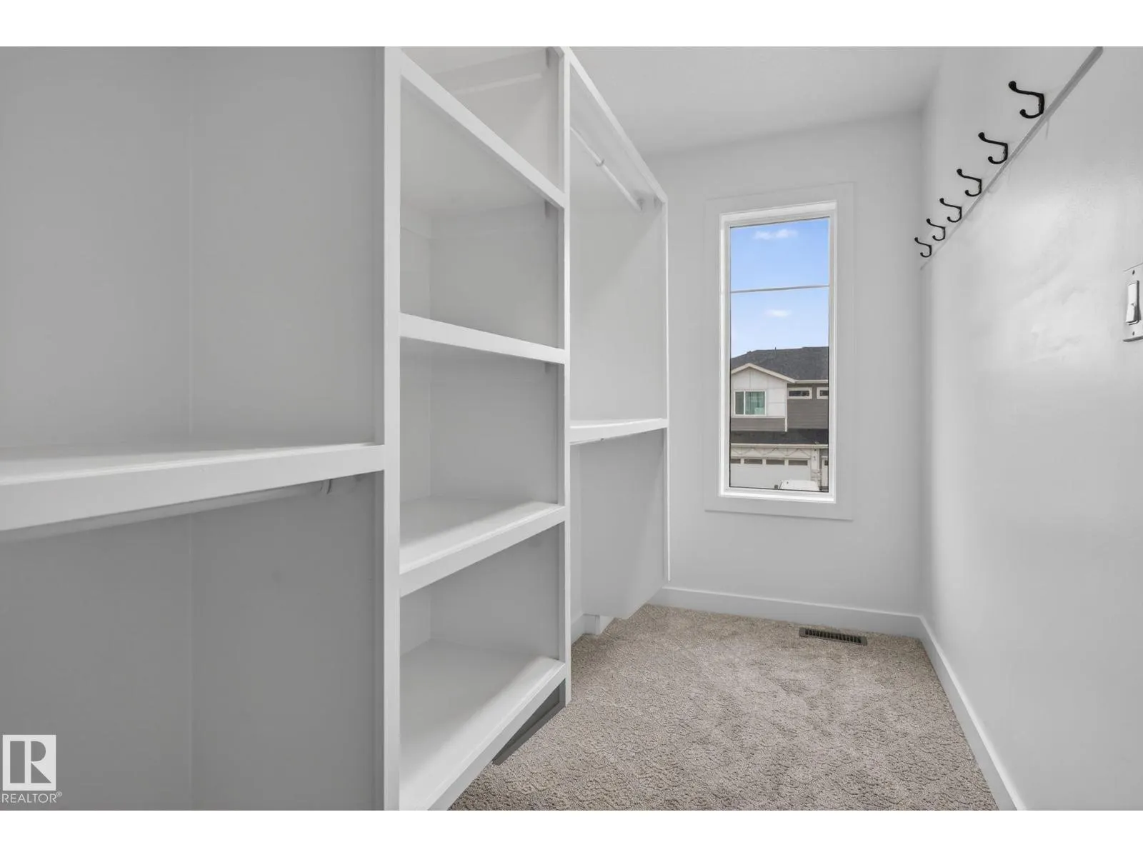 20 HAZELWOOD LN