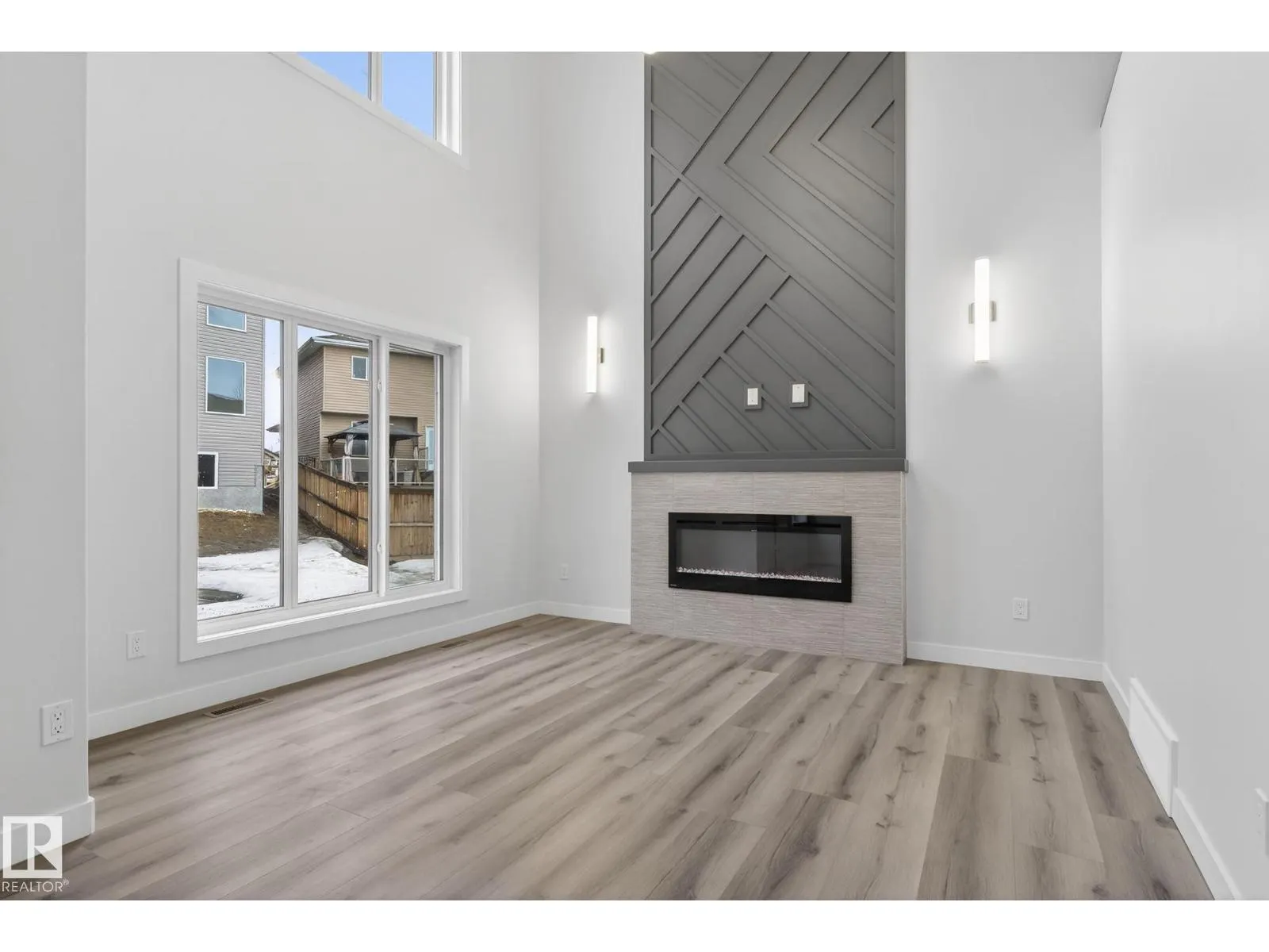 20 HAZELWOOD LN