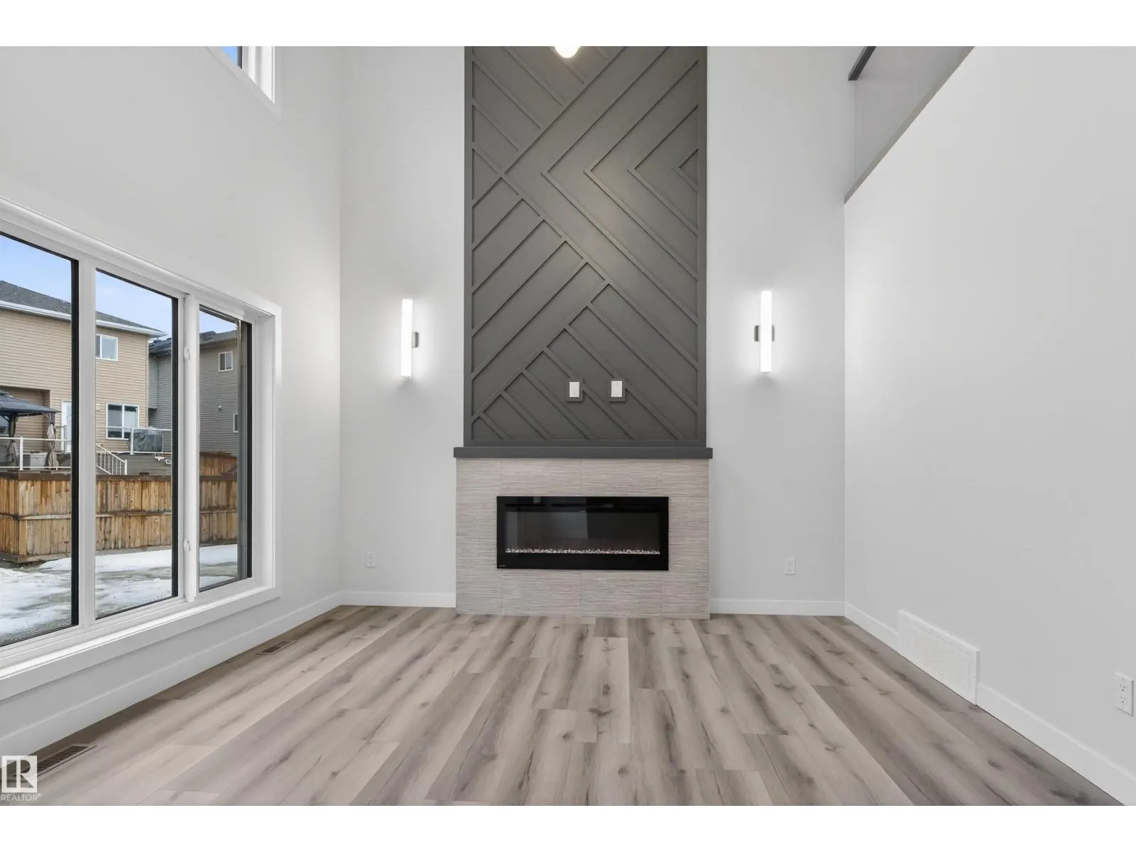 20 HAZELWOOD LN