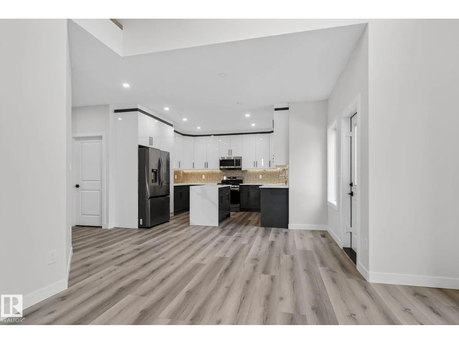 20 HAZELWOOD LN