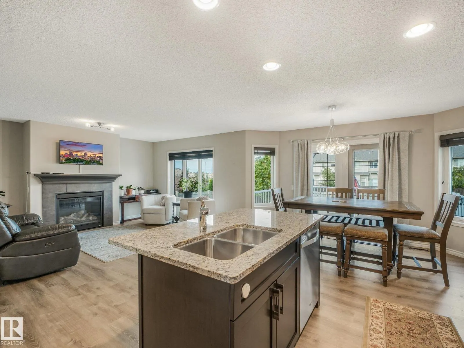 219 SILVERSTONE CR