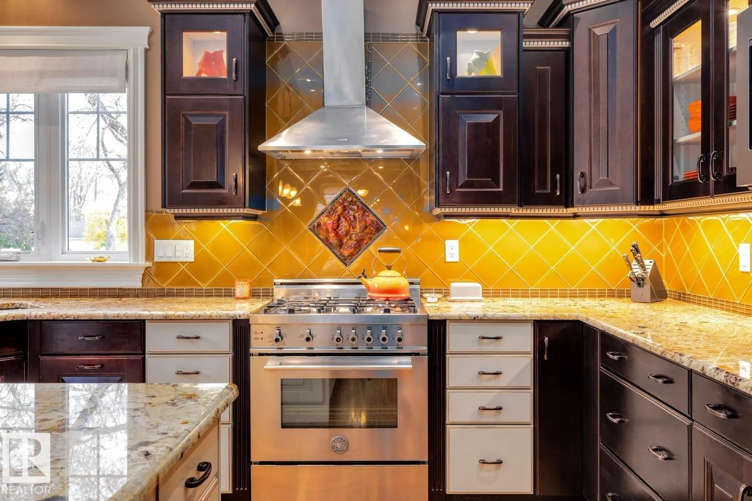 6306 111 AV NW