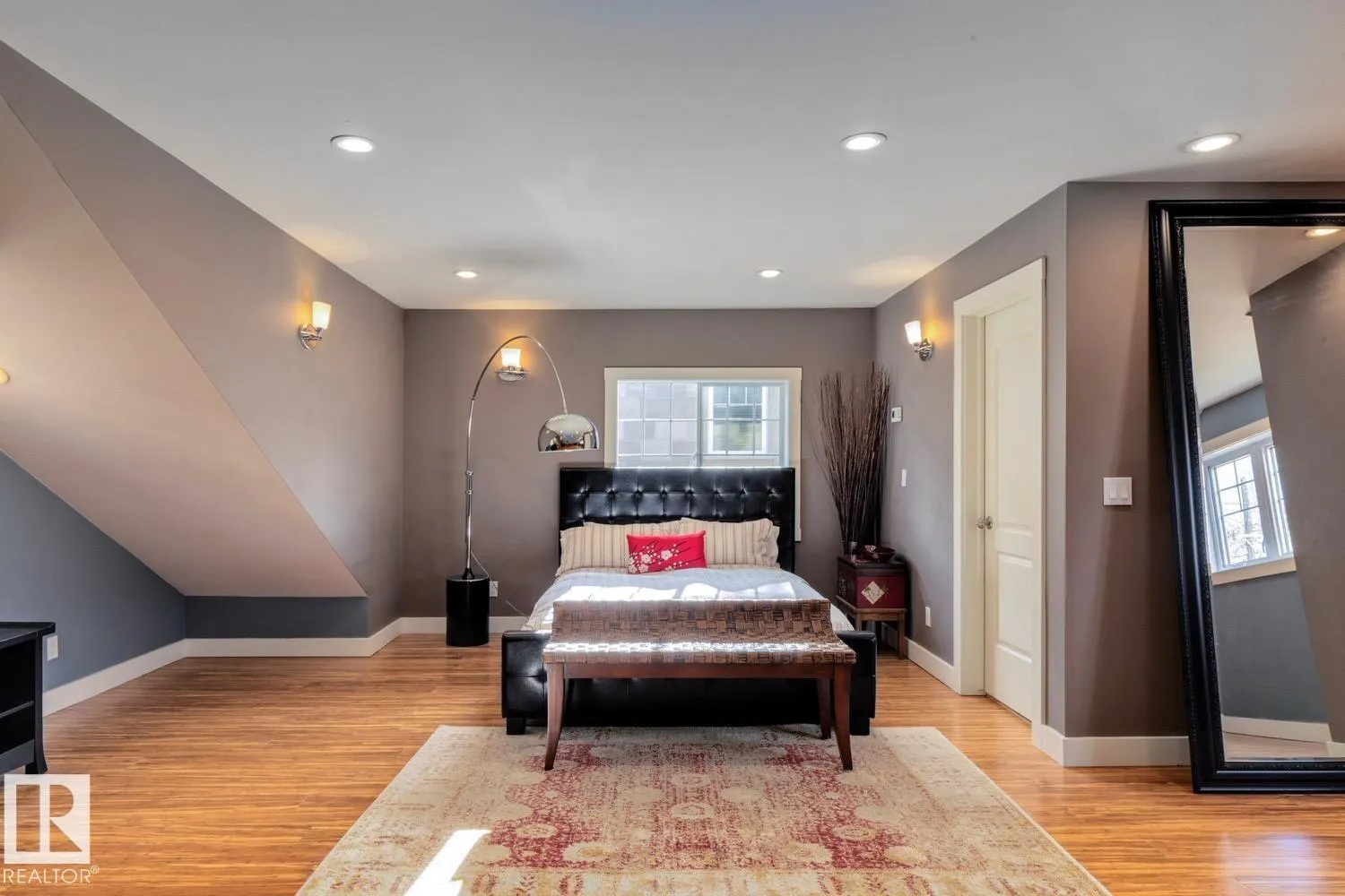 6306 111 AV NW