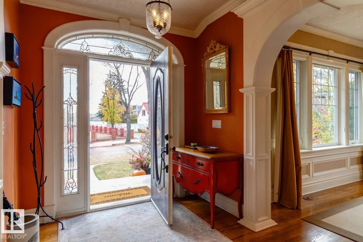 6306 111 AV NW