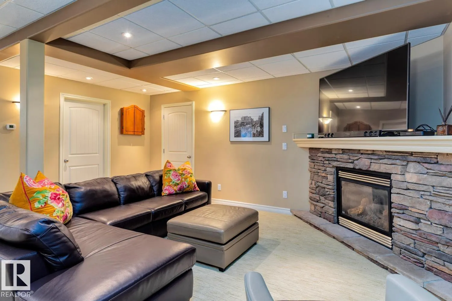 6306 111 AV NW