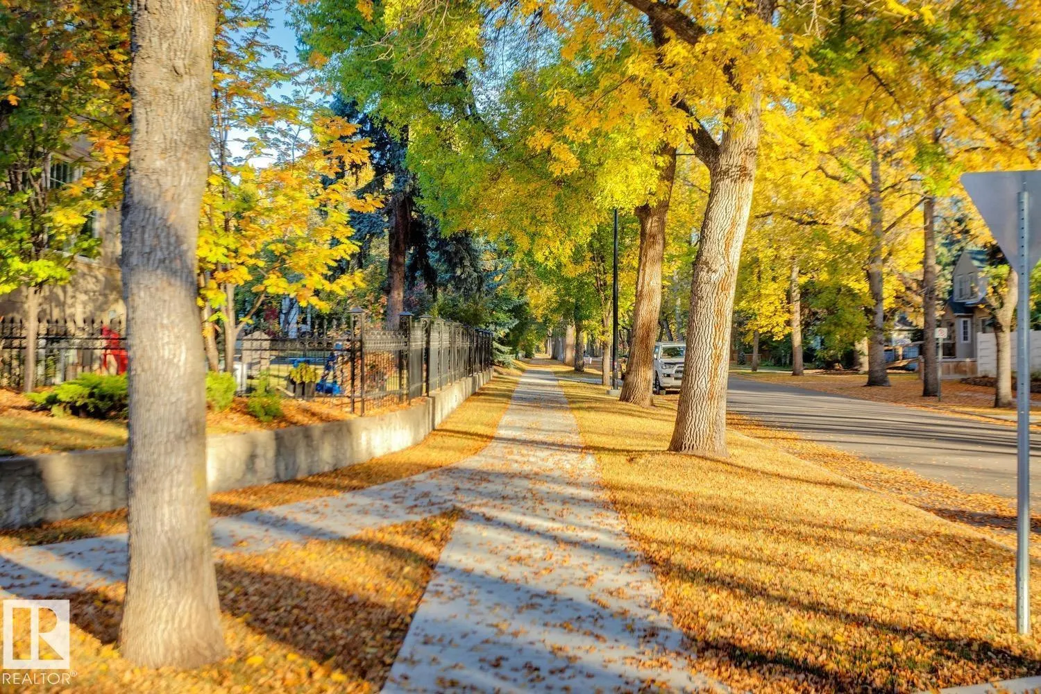 6306 111 AV NW