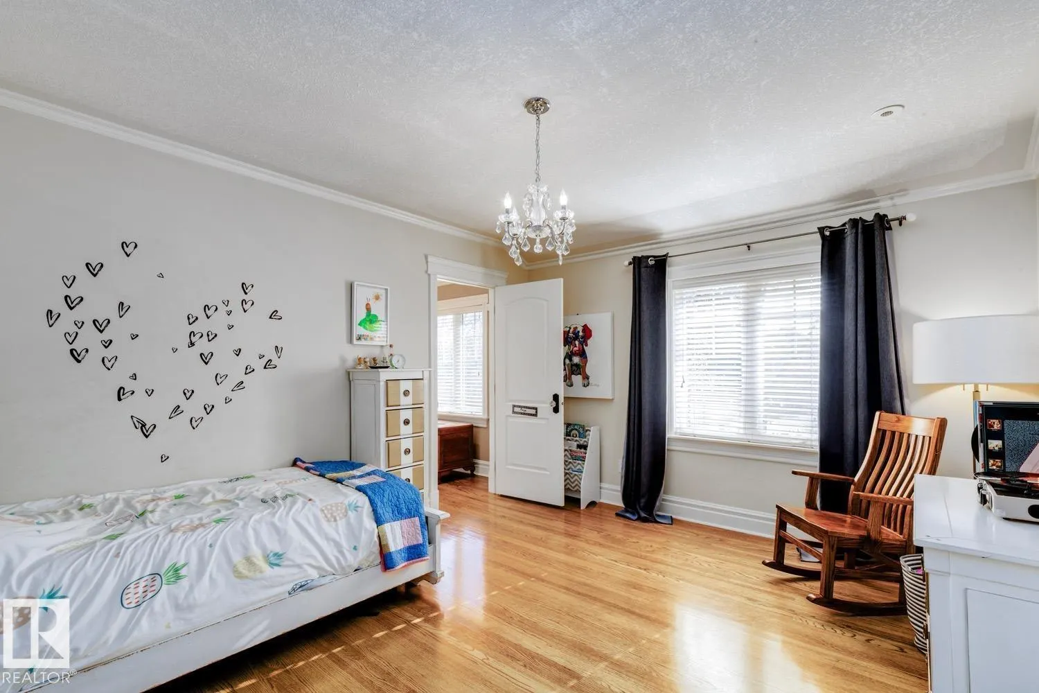 6306 111 AV NW