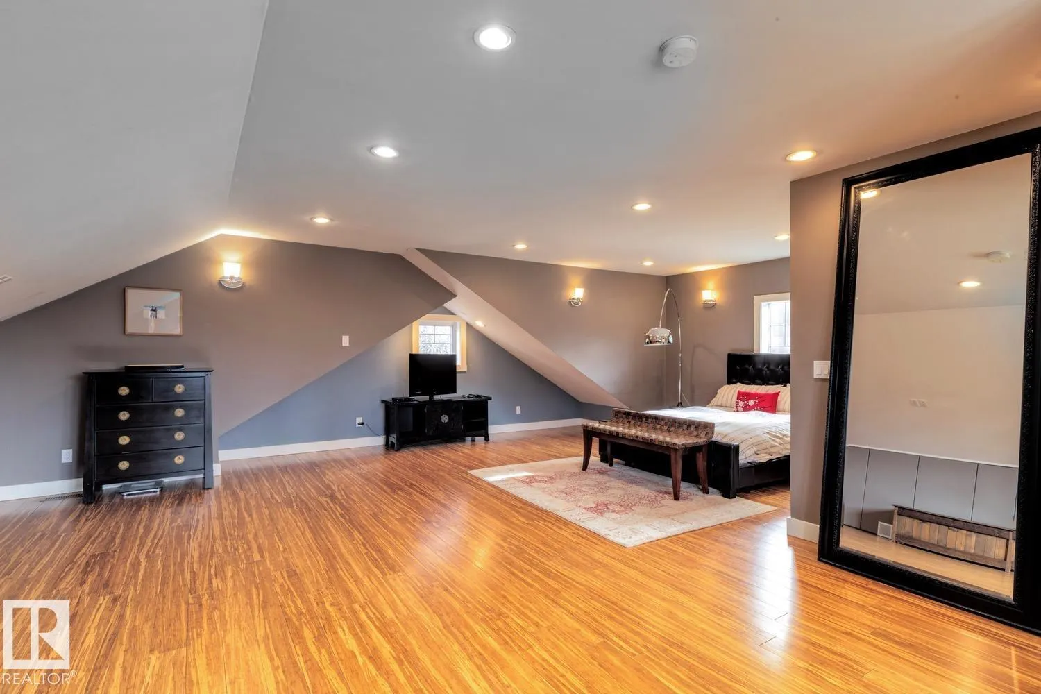 6306 111 AV NW