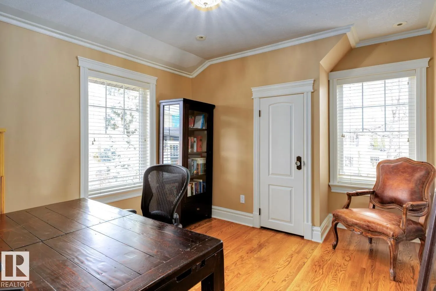 6306 111 AV NW