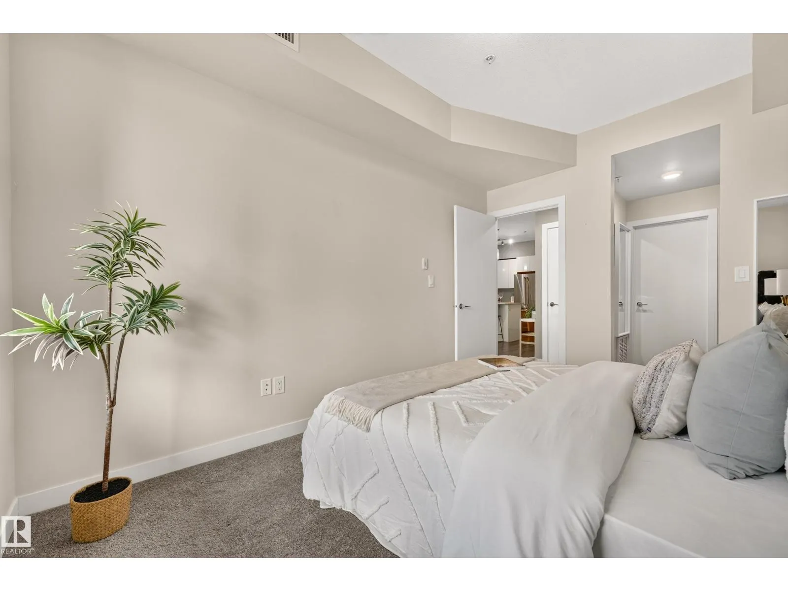 #408 9907 91 AV NW