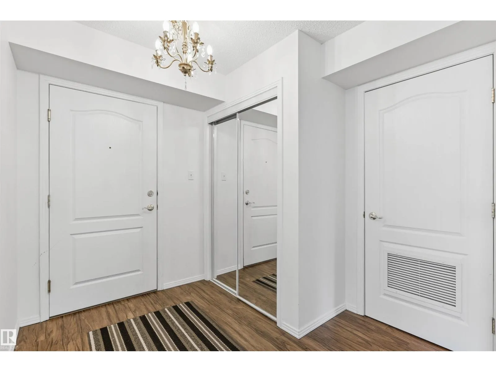 #309 8909 100 ST NW