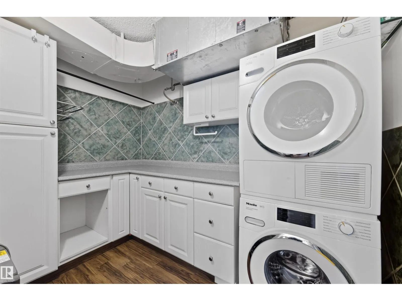 #309 8909 100 ST NW