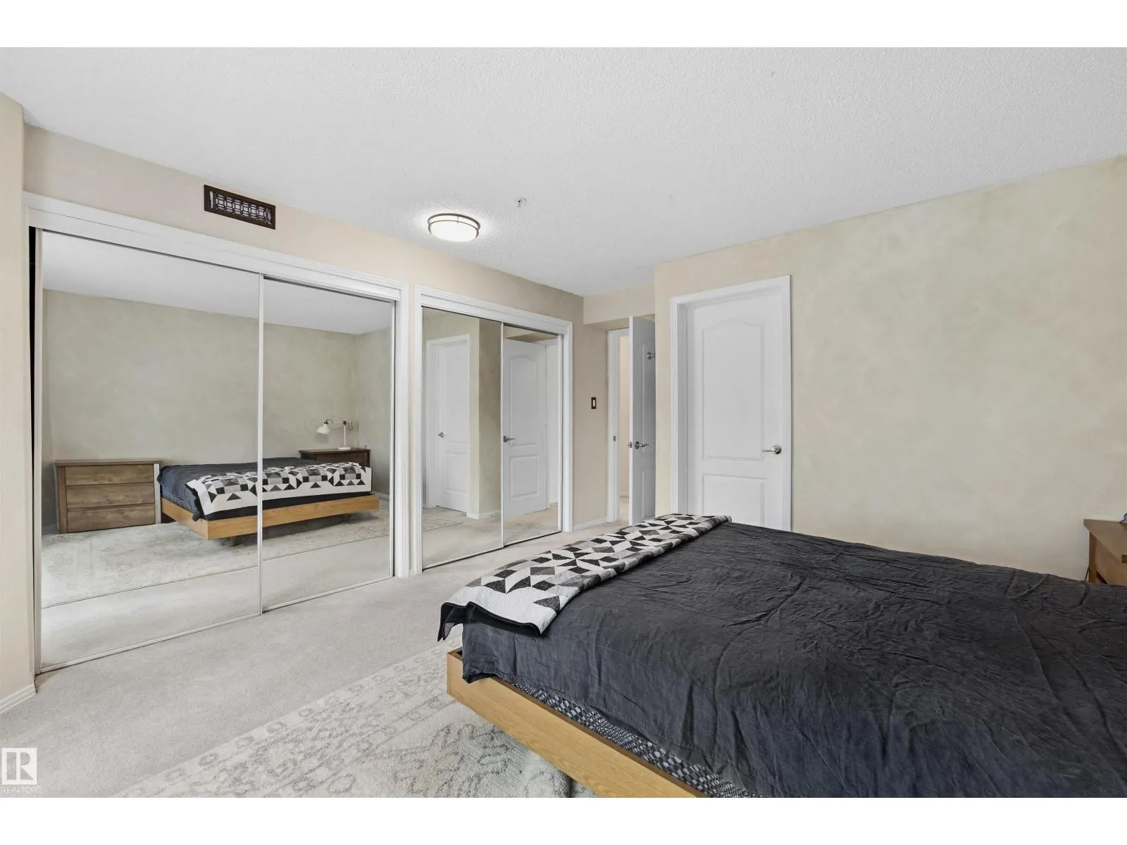#309 8909 100 ST NW