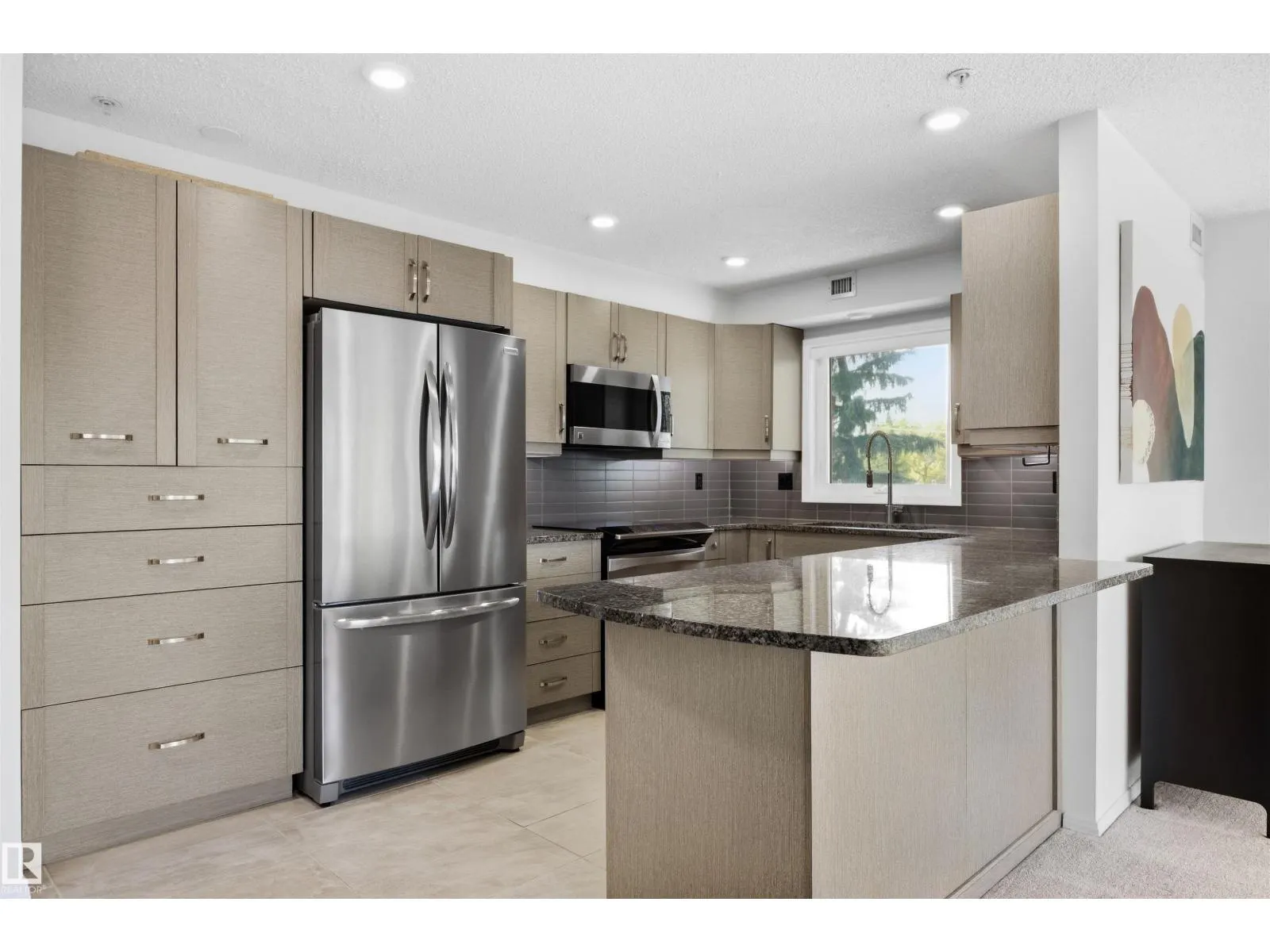 #309 8909 100 ST NW