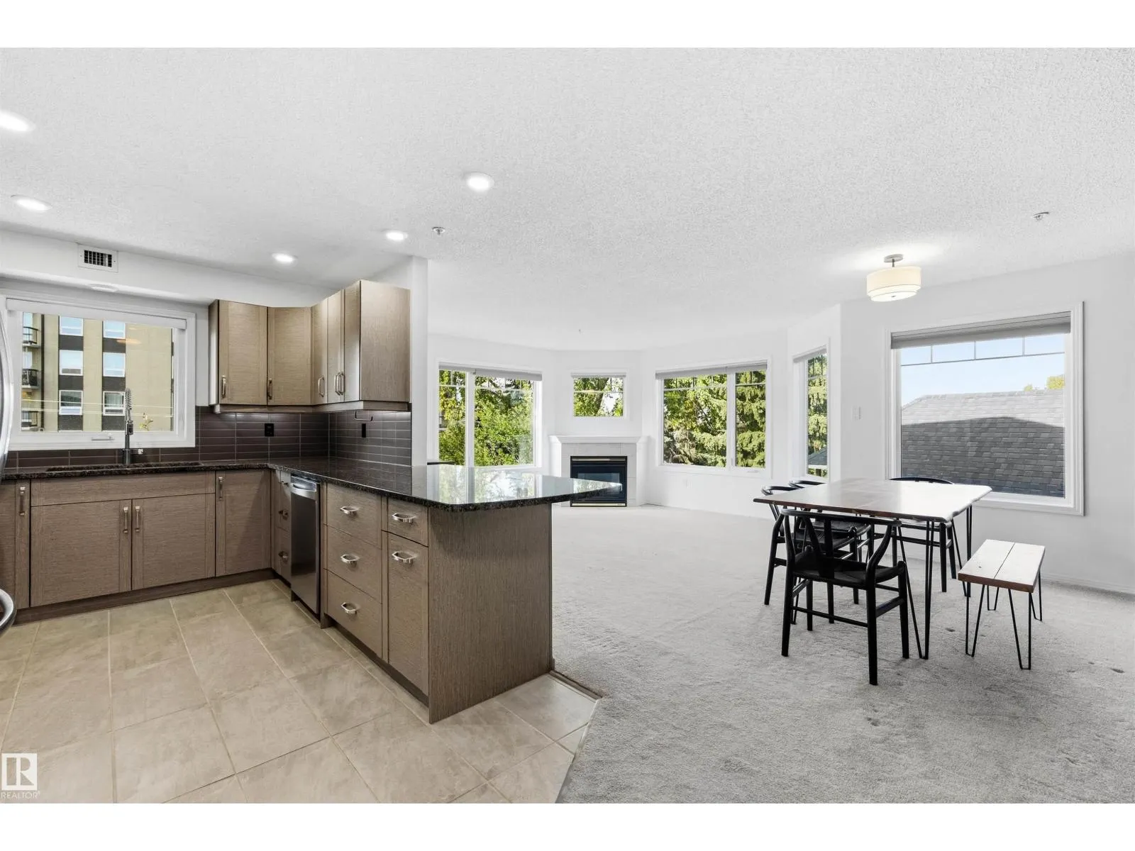 #309 8909 100 ST NW