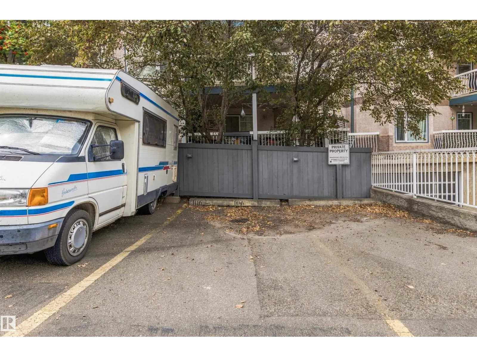 #309 8909 100 ST NW