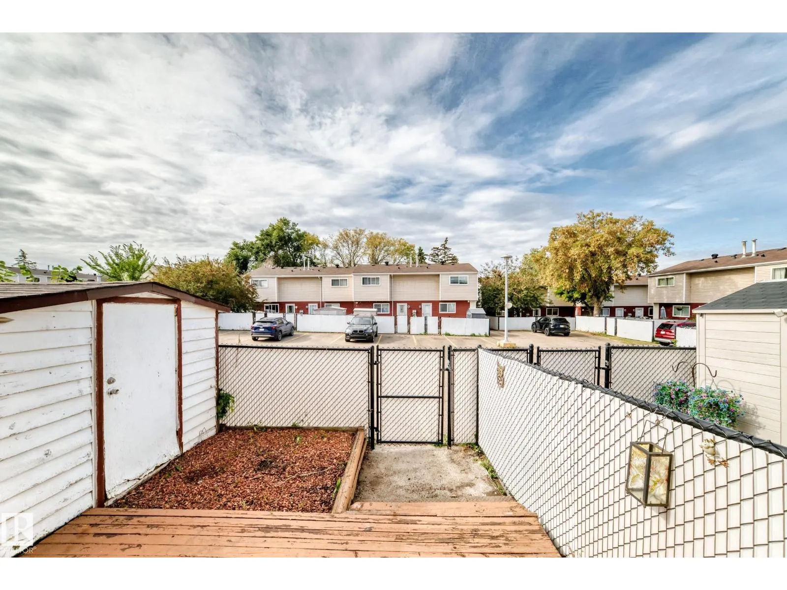 44 HABITAT CR NW