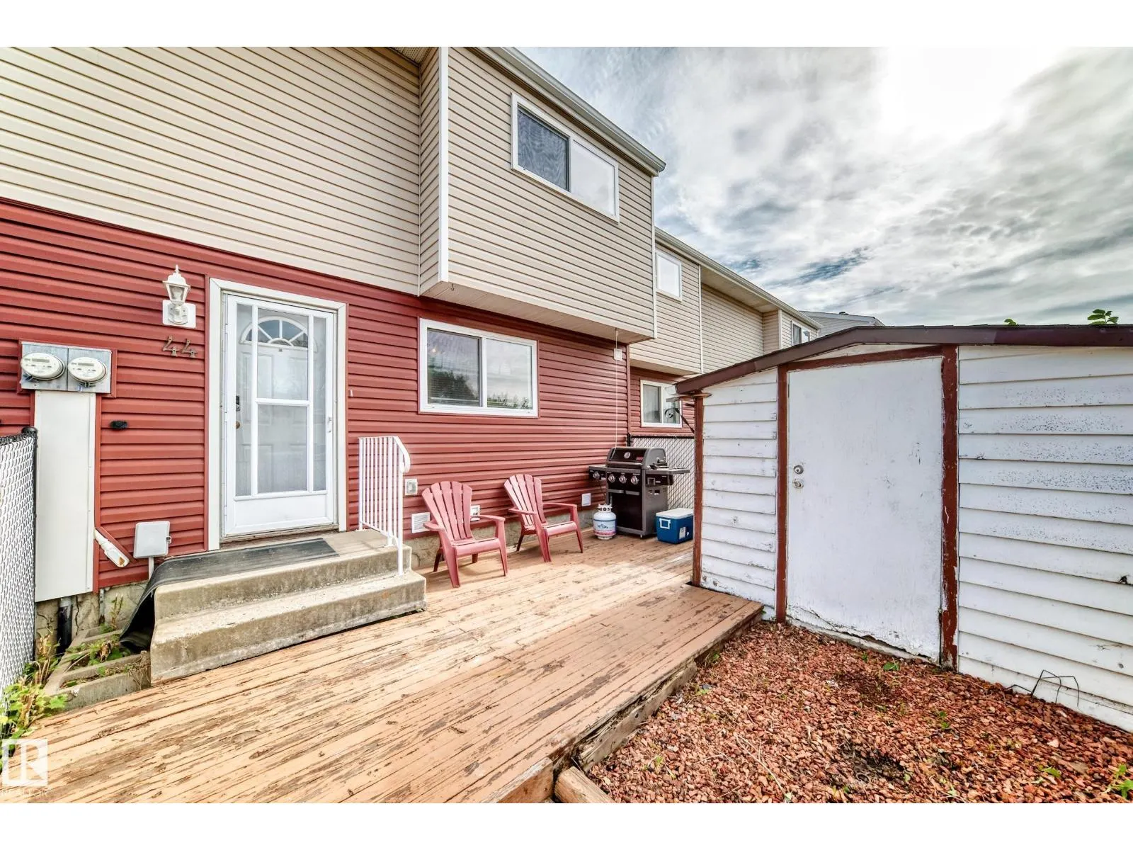 44 HABITAT CR NW