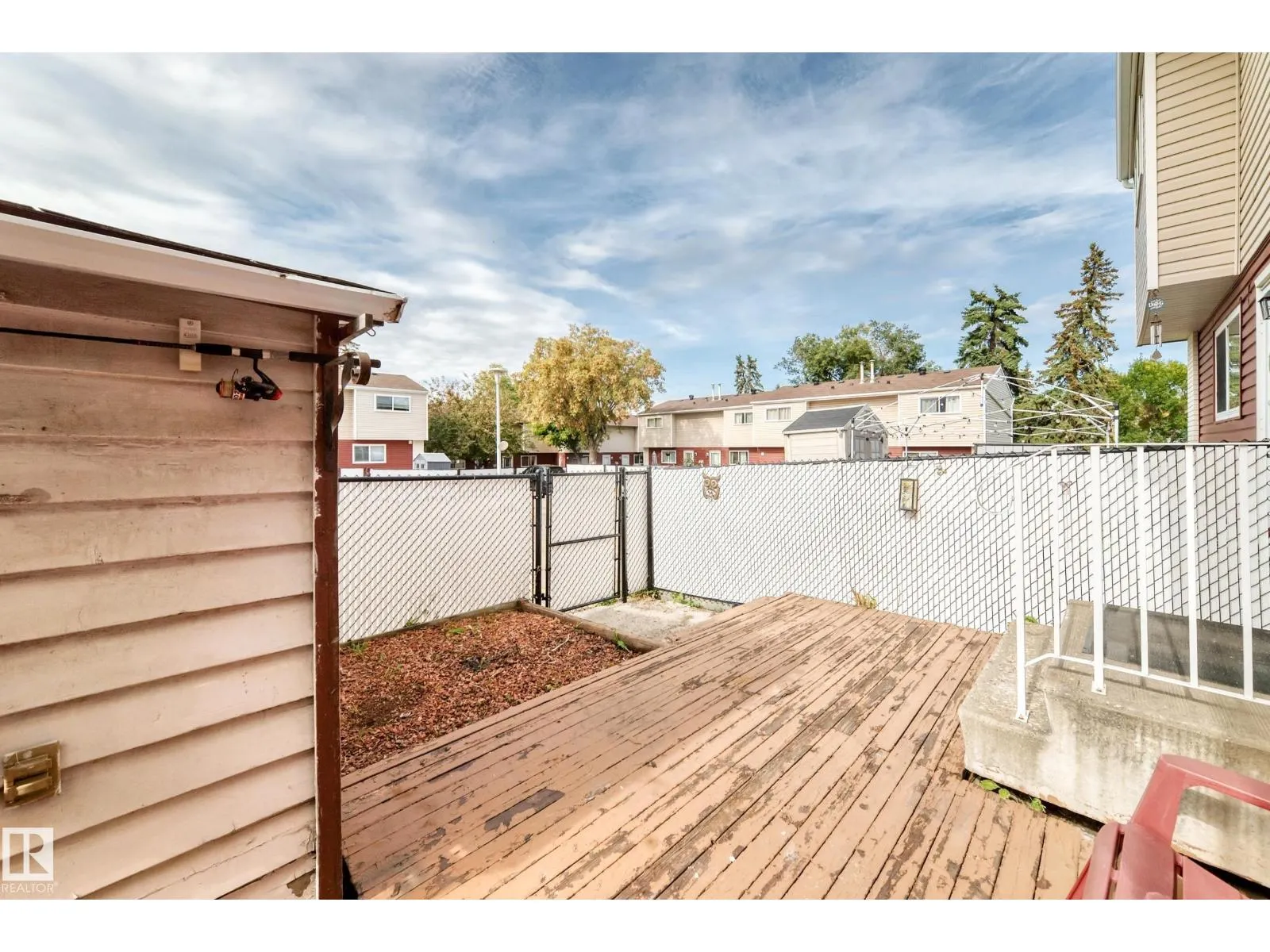 44 HABITAT CR NW