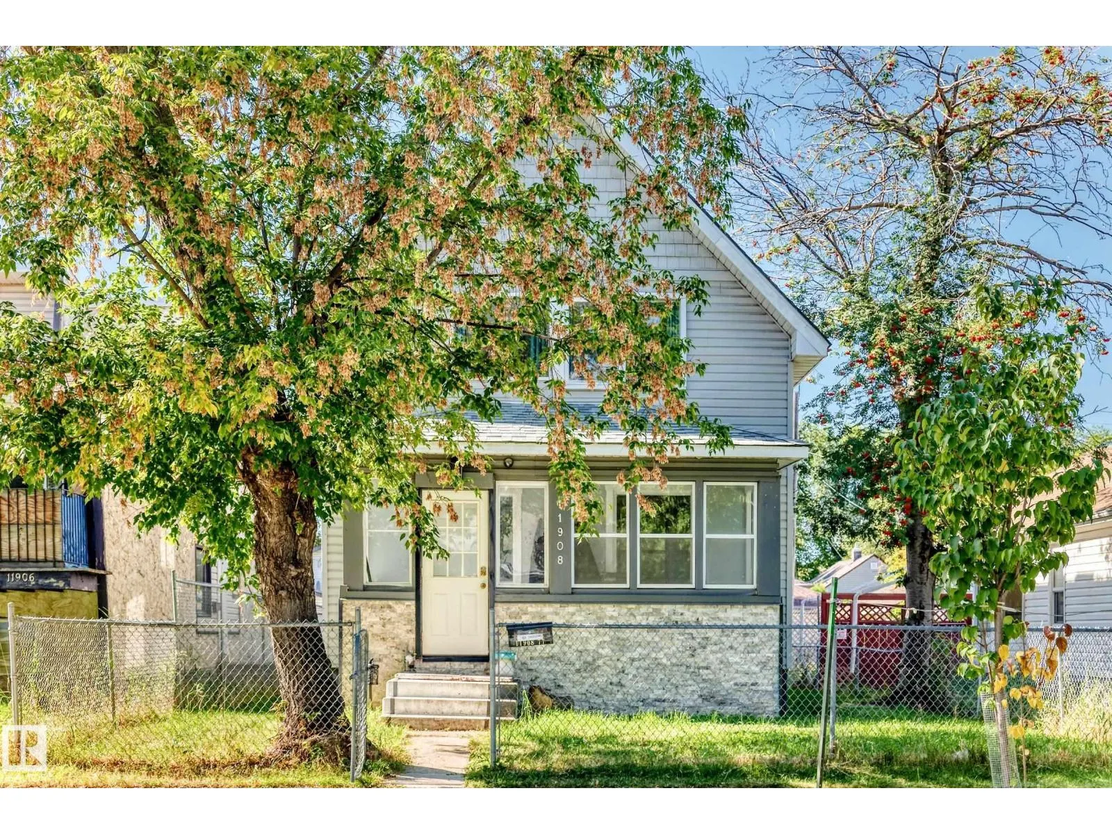 11908 77 ST NW