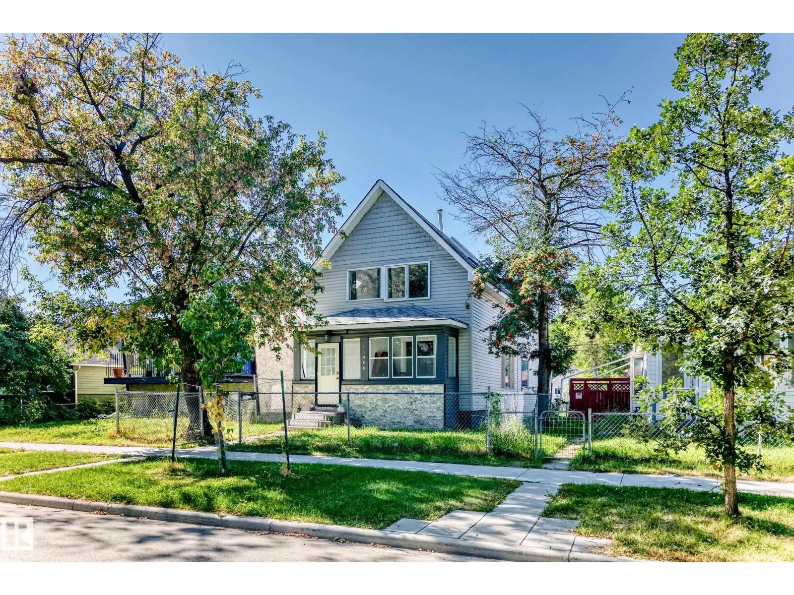 11908 77 ST NW