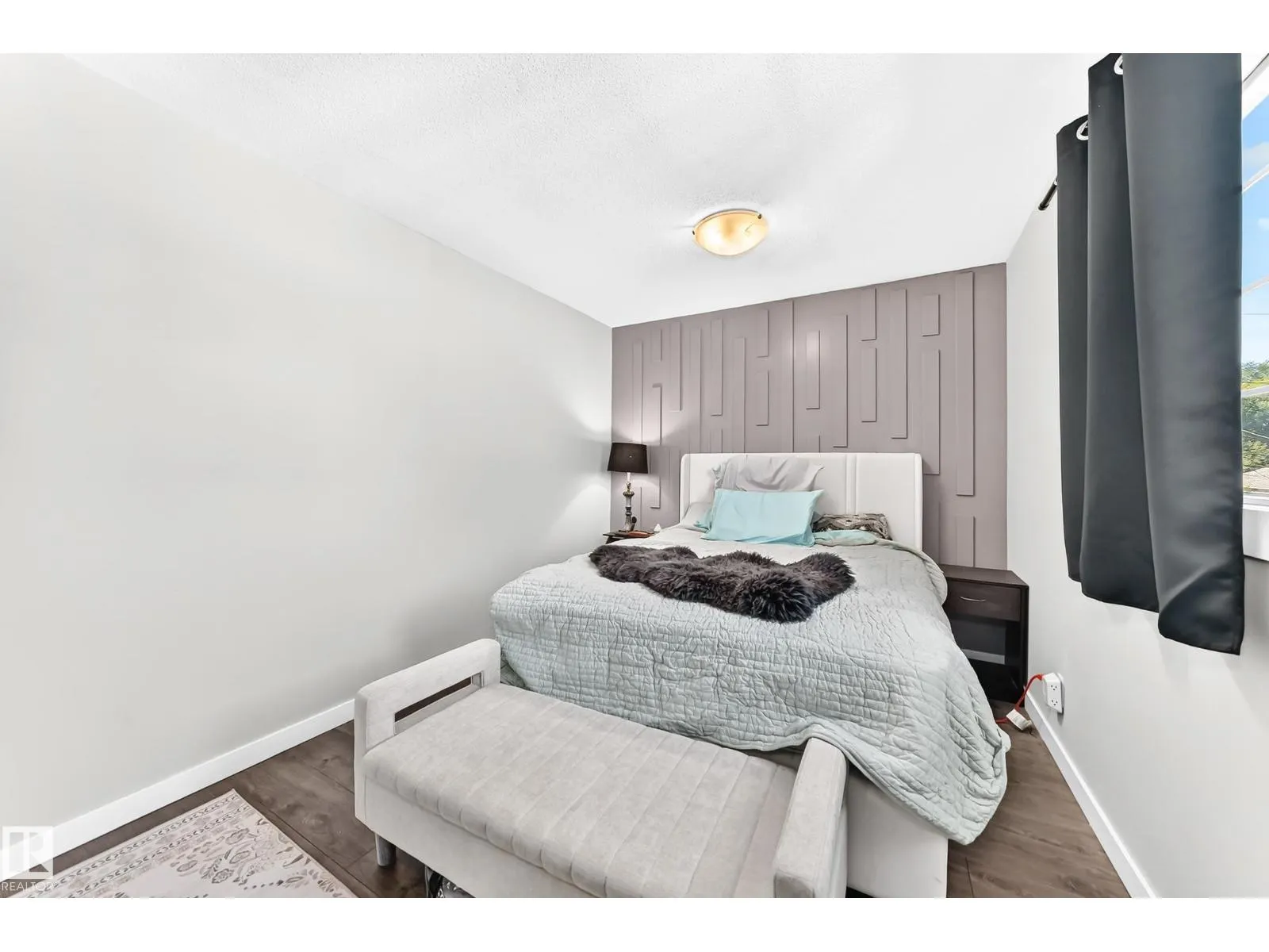 11908 77 ST NW