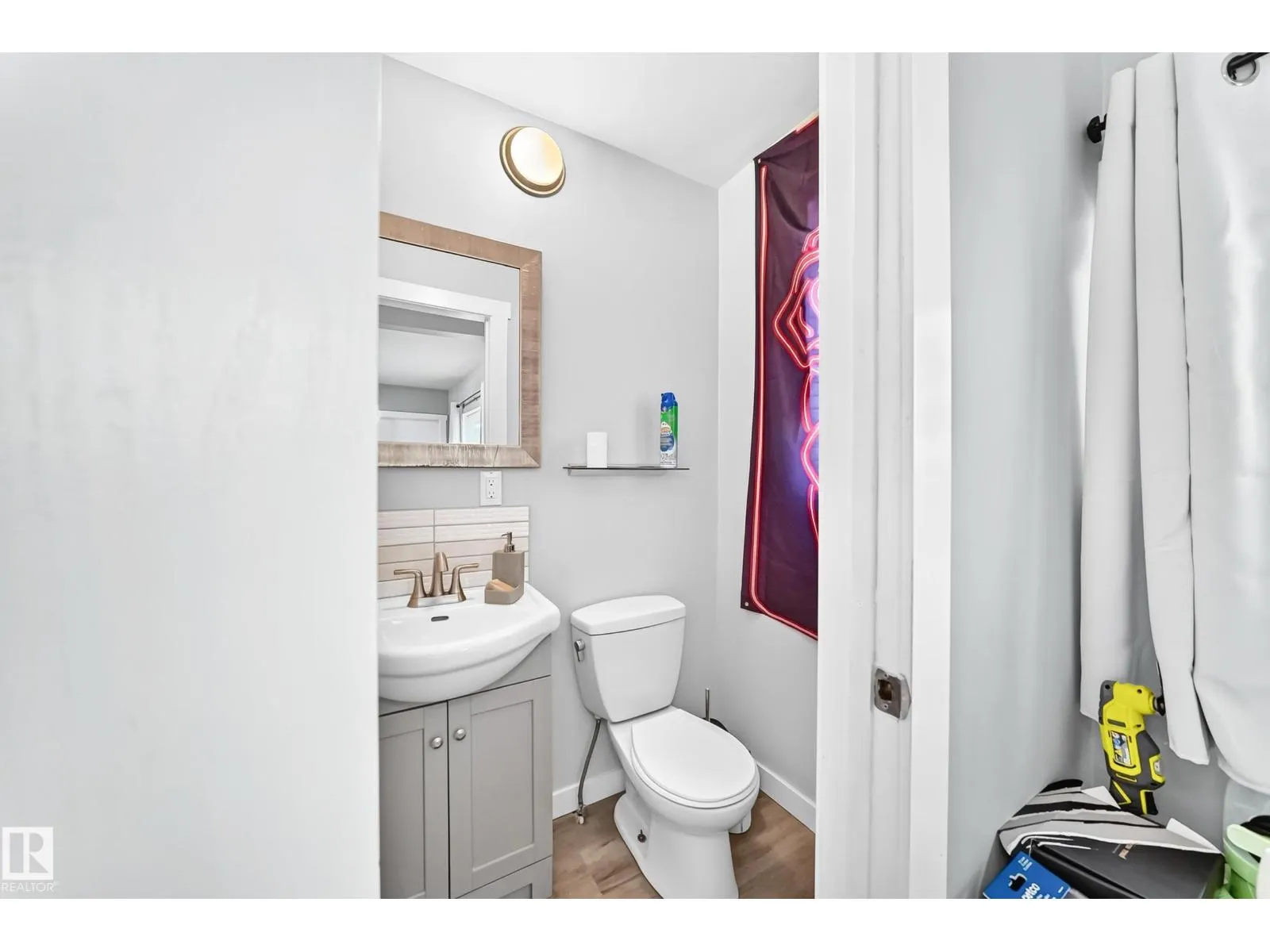 11908 77 ST NW