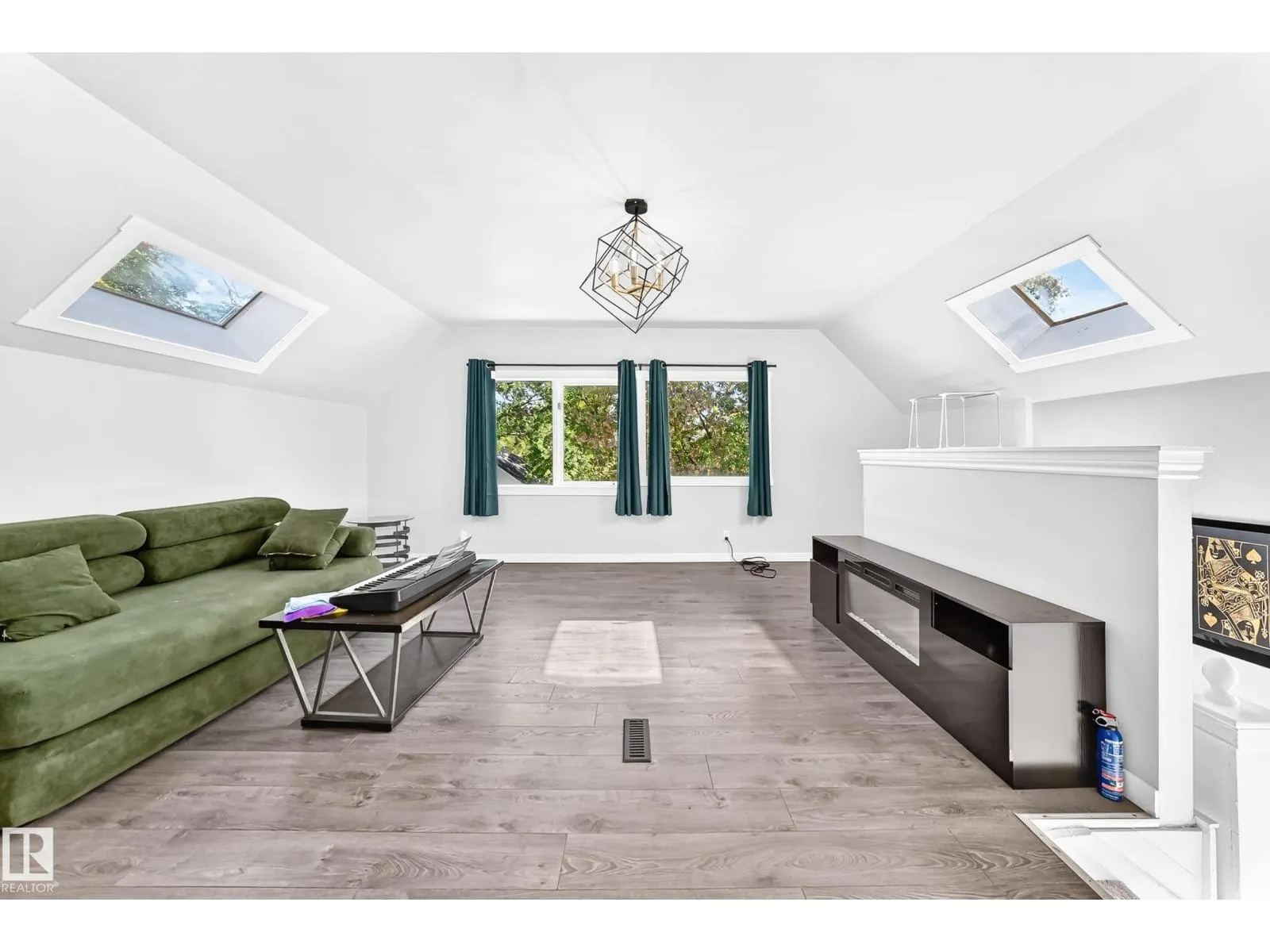 11908 77 ST NW