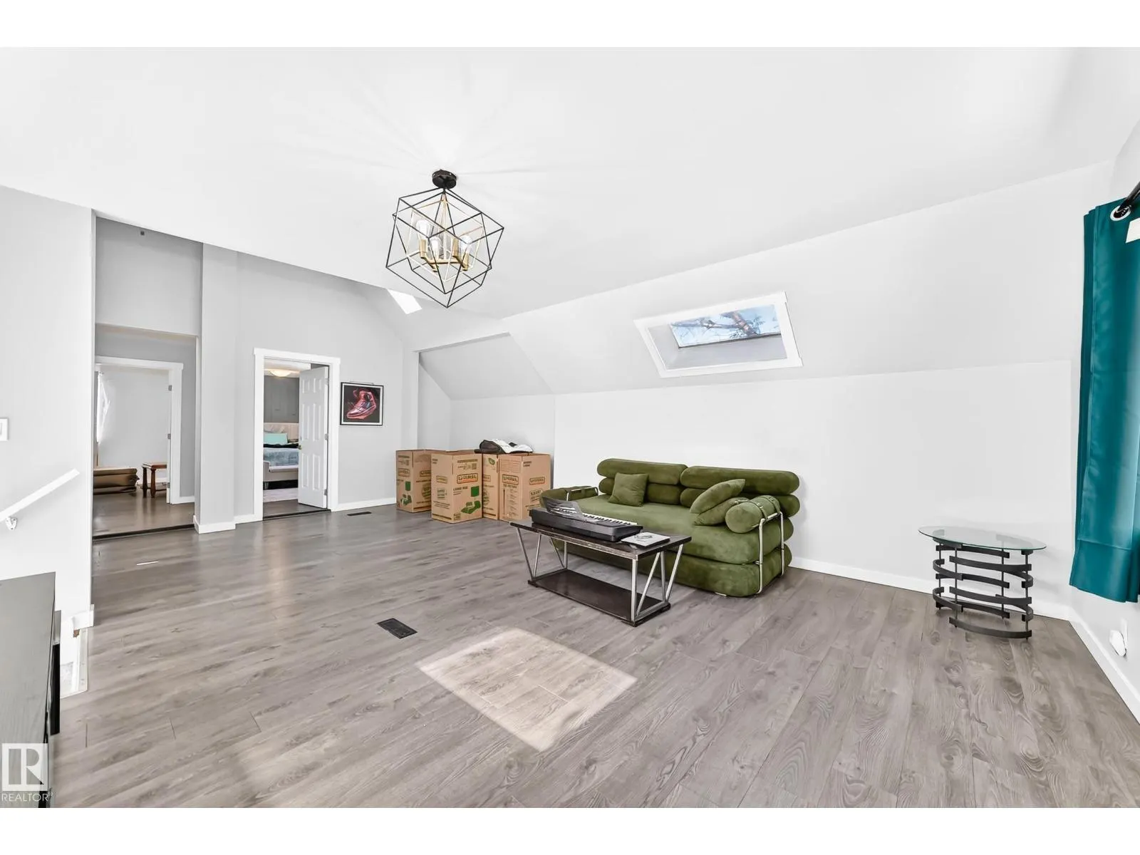11908 77 ST NW