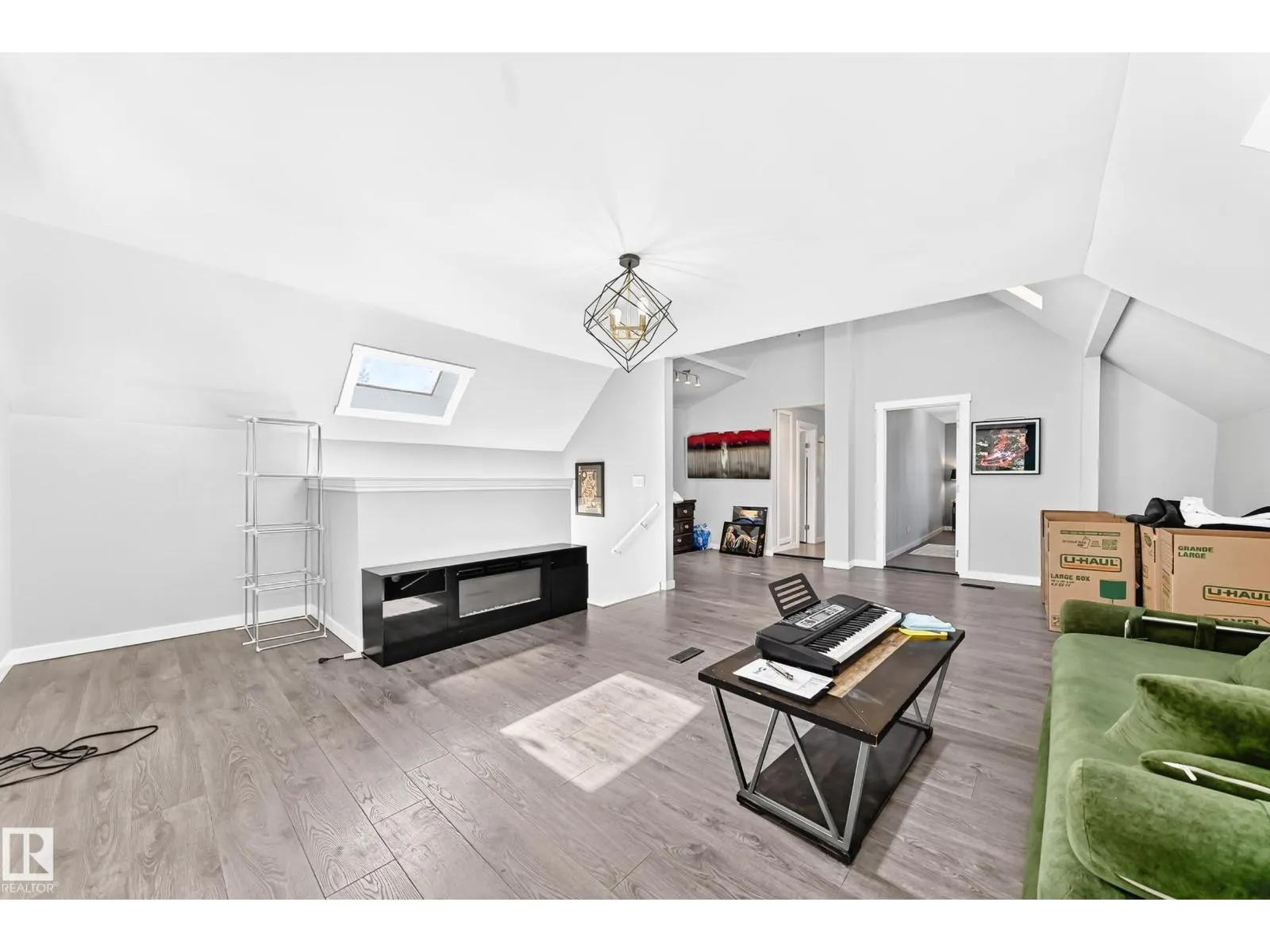 11908 77 ST NW