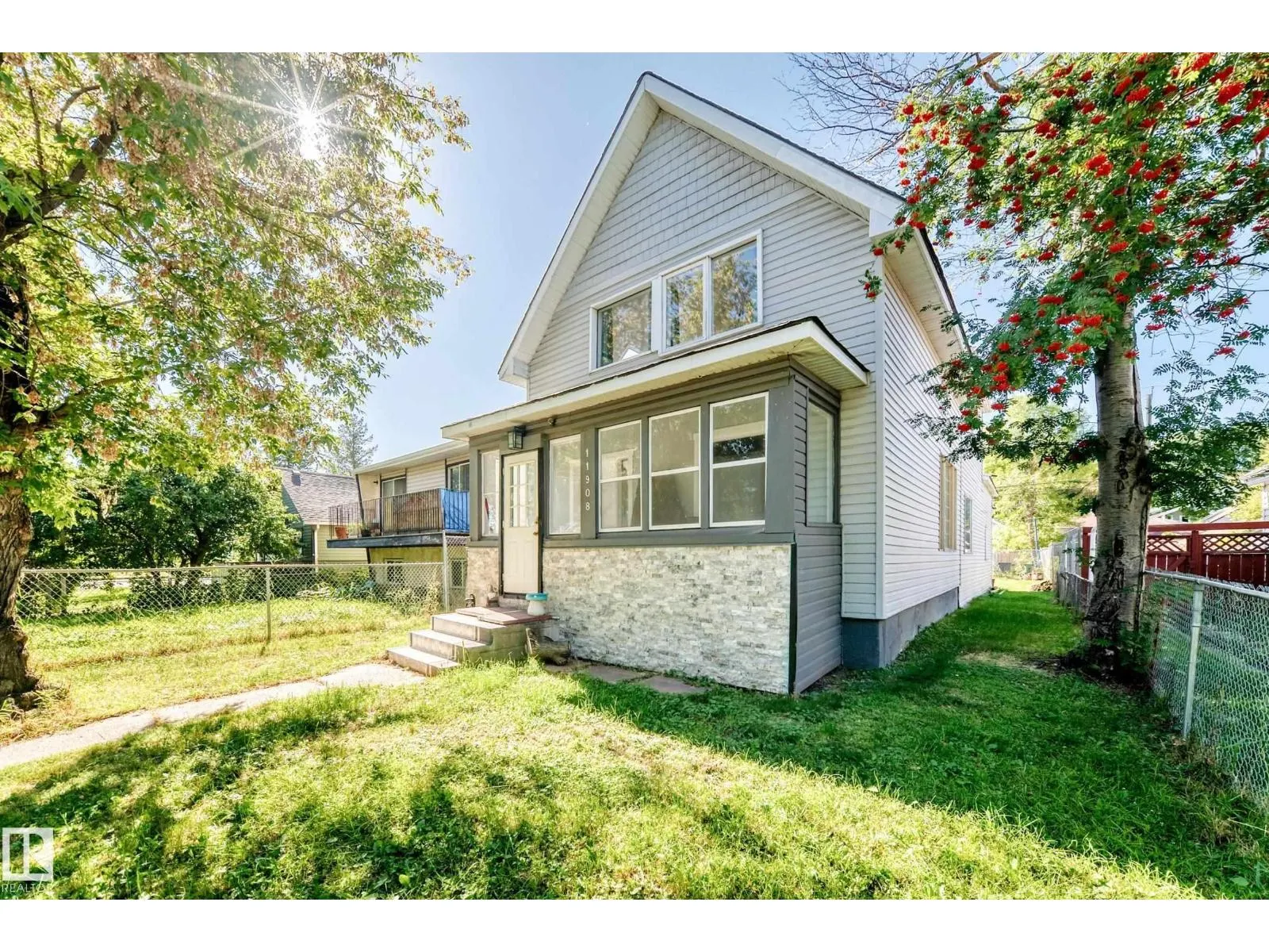 11908 77 ST NW