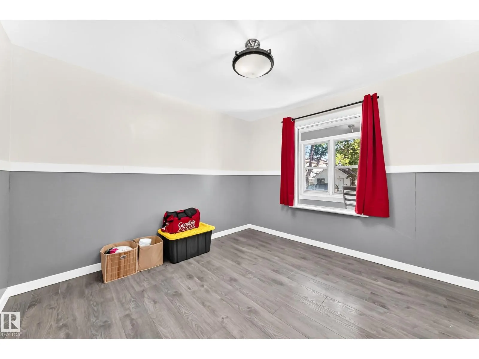 11908 77 ST NW