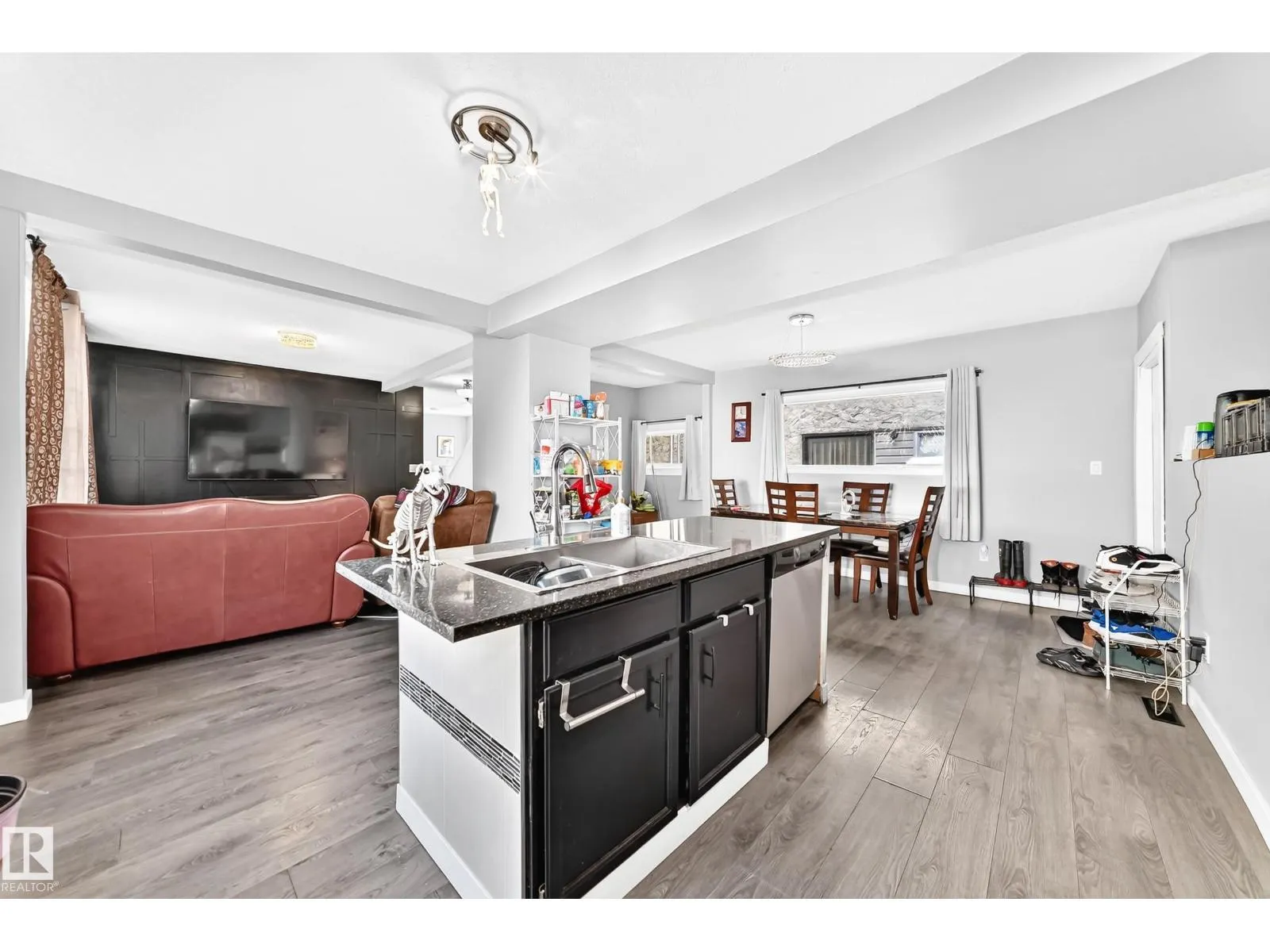 11908 77 ST NW