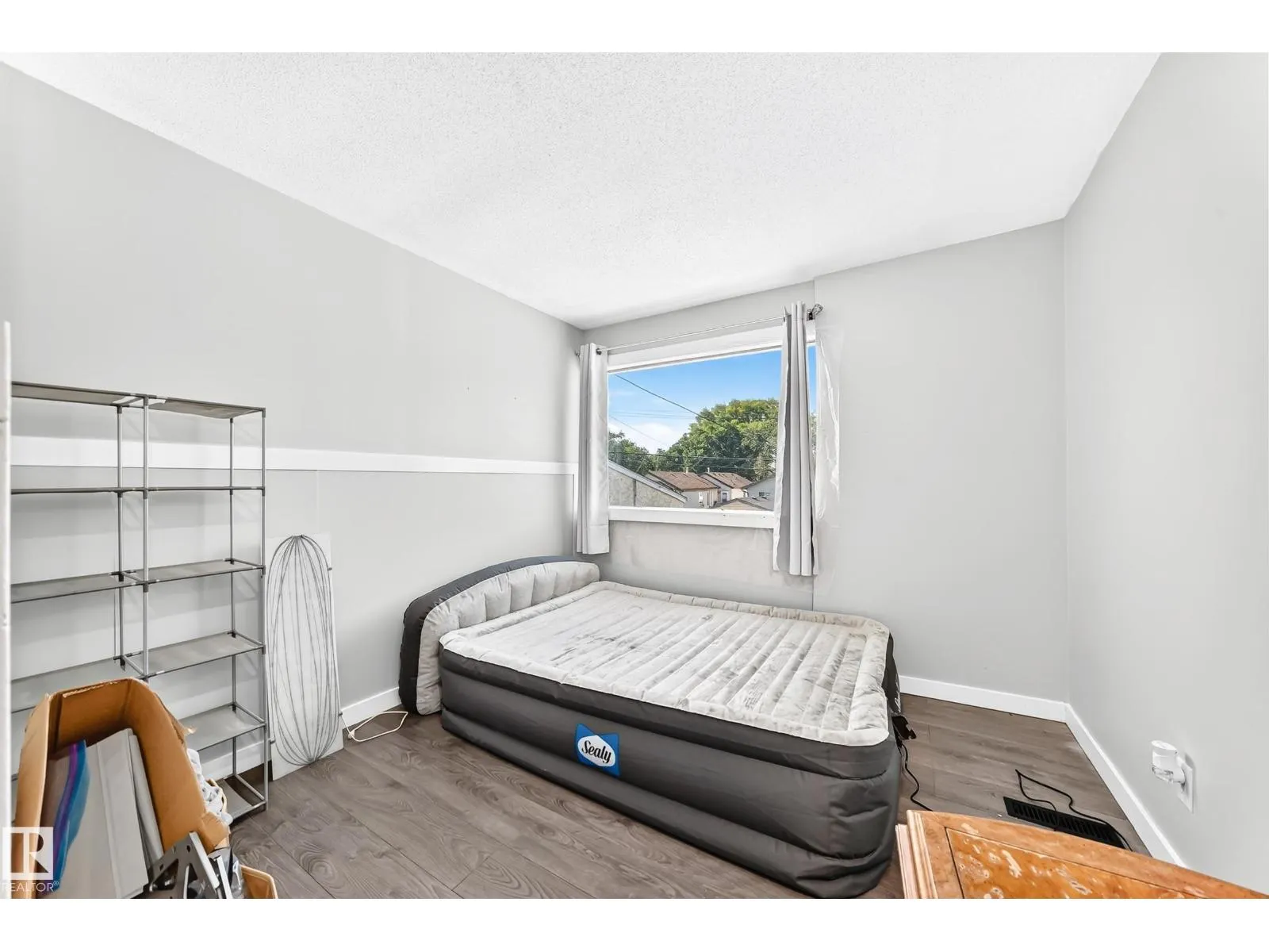 11908 77 ST NW