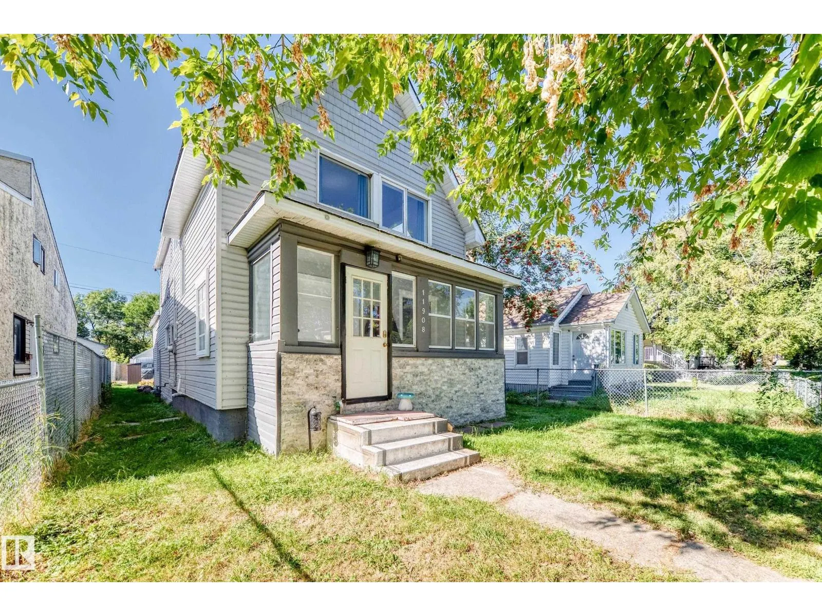 11908 77 ST NW