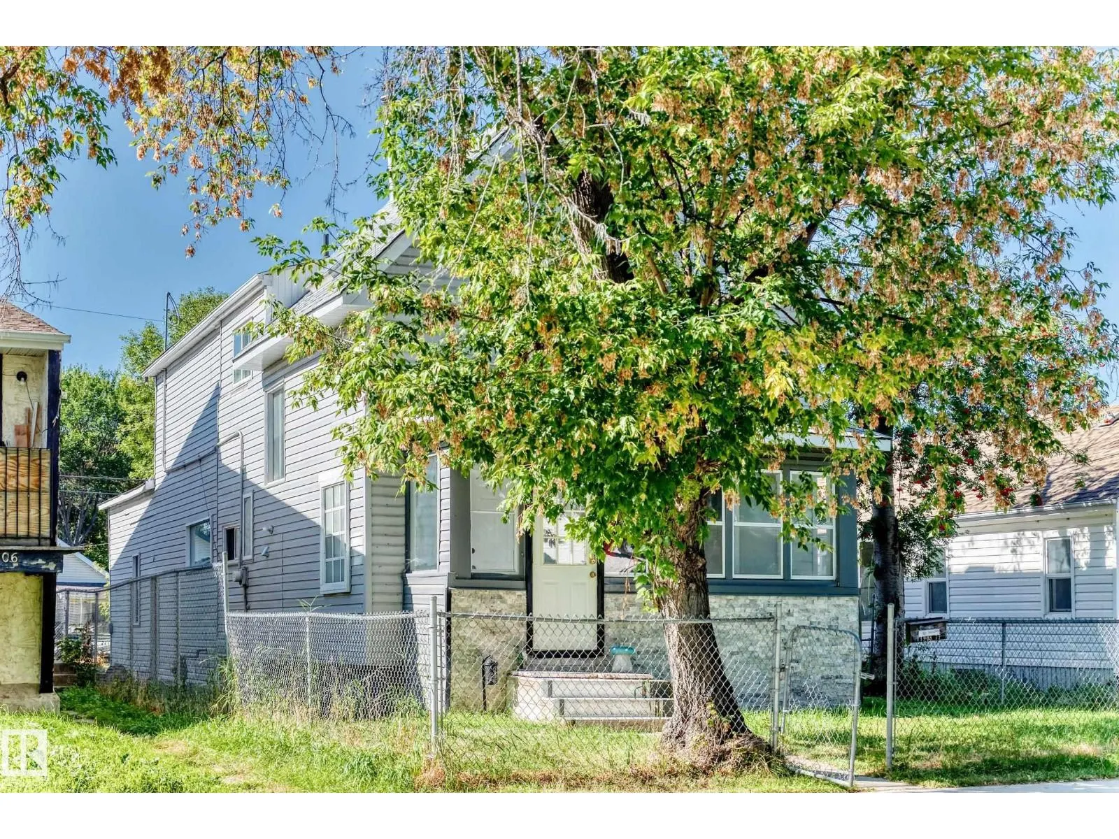11908 77 ST NW