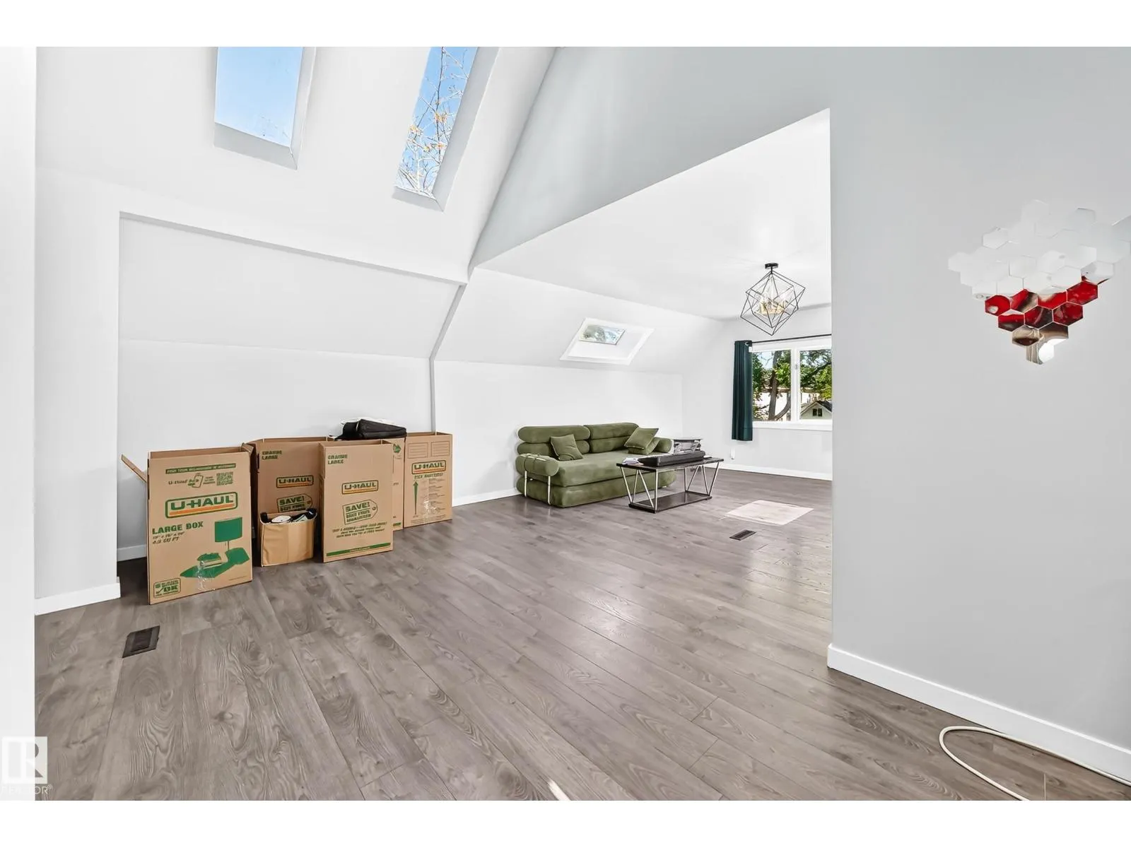 11908 77 ST NW