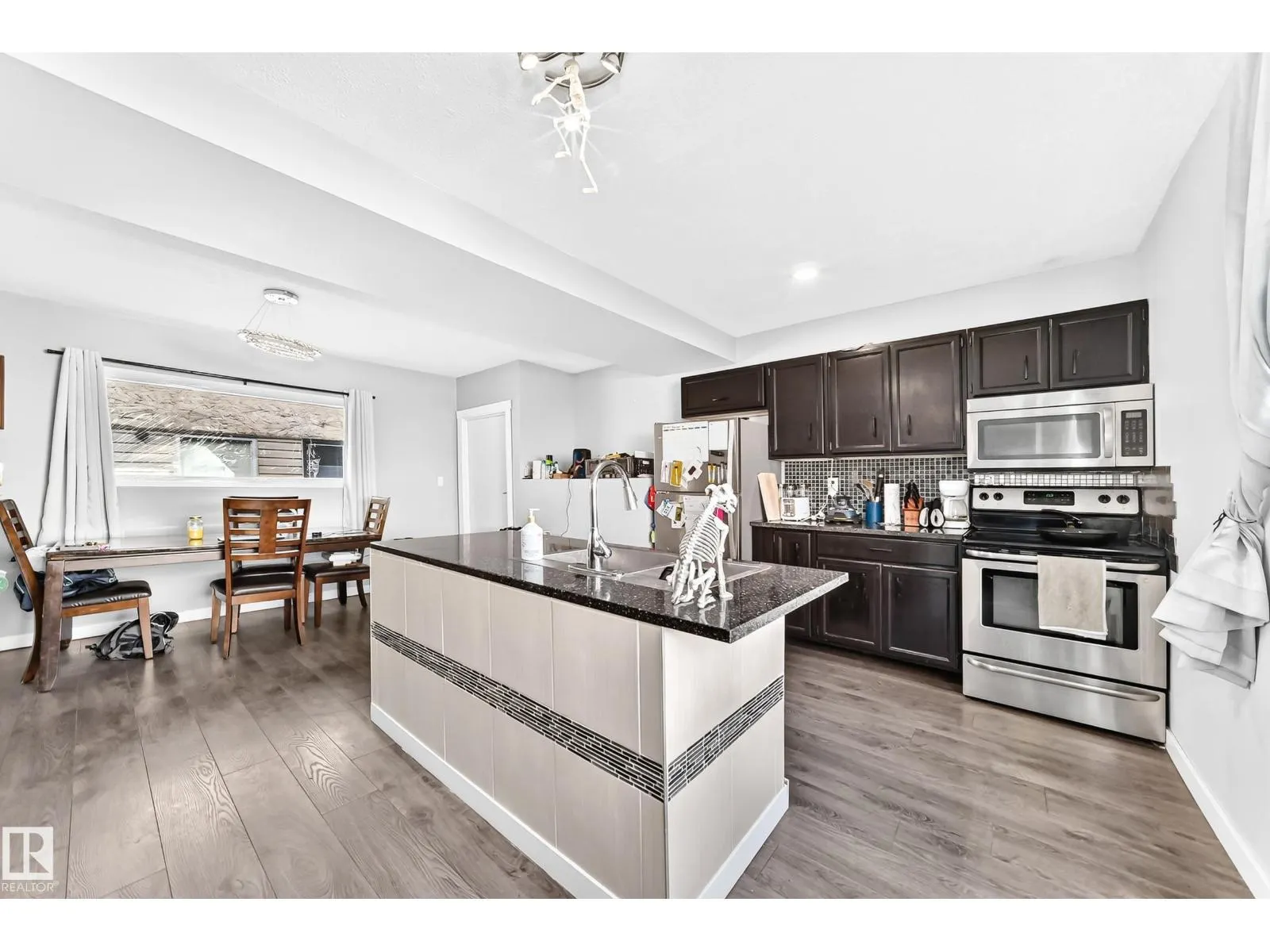 11908 77 ST NW