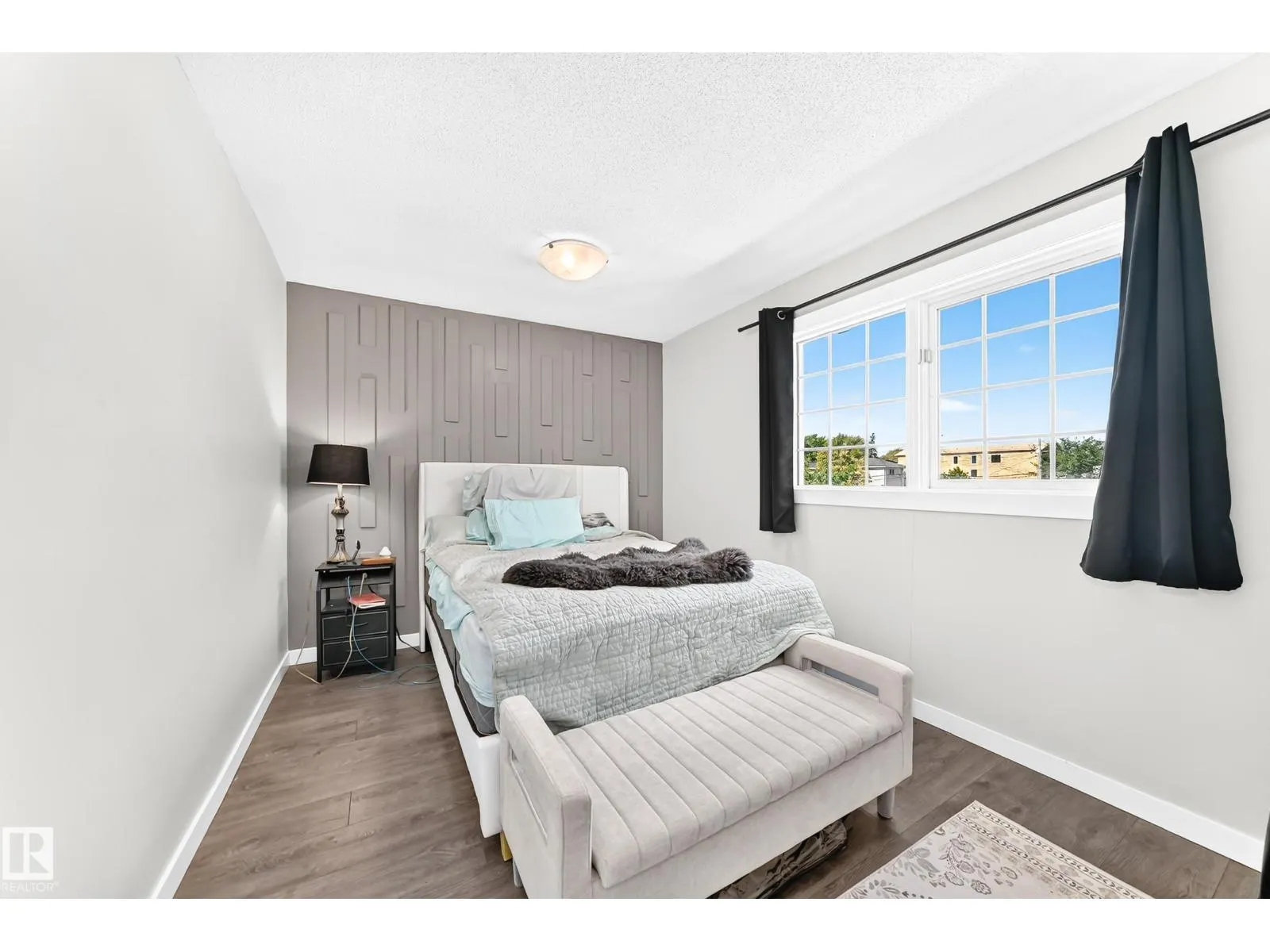 11908 77 ST NW
