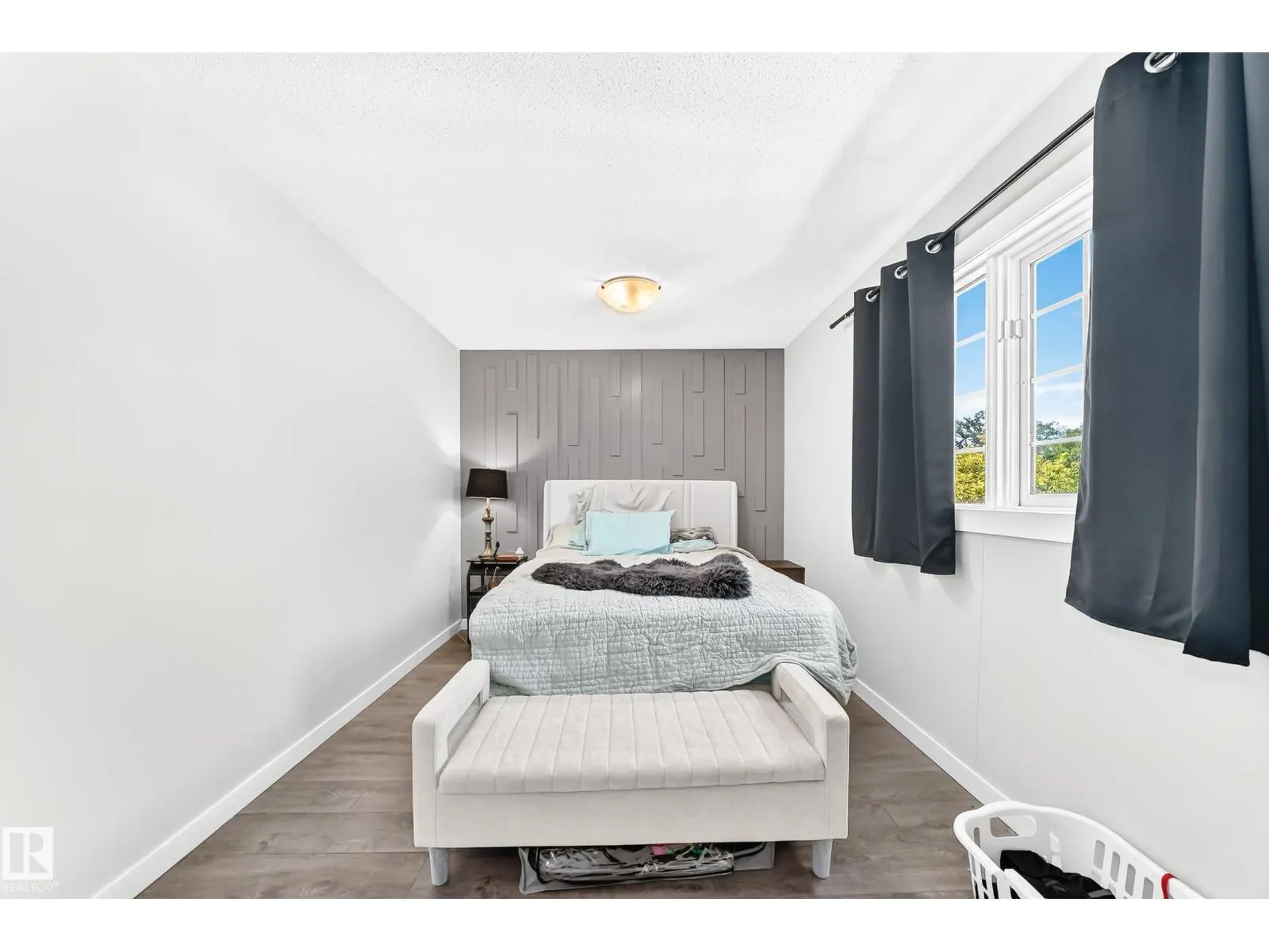 11908 77 ST NW