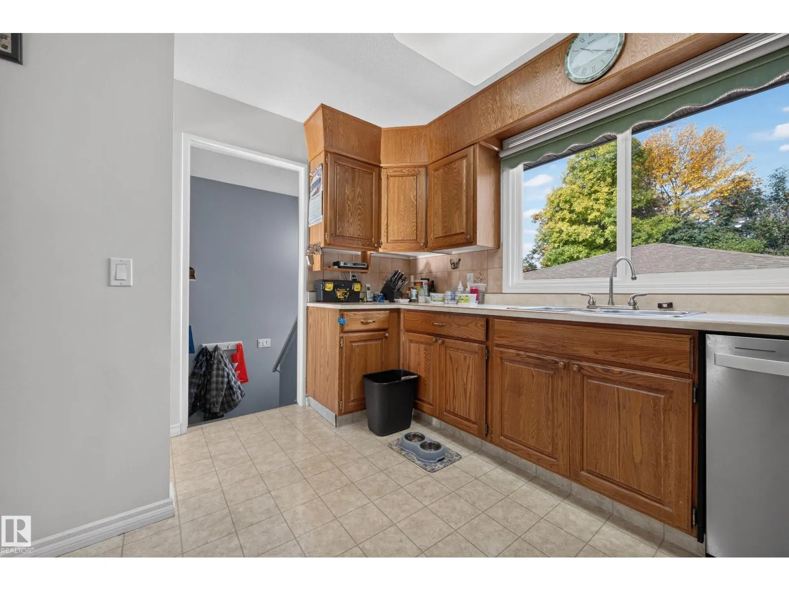 4 GREYSTONE CR