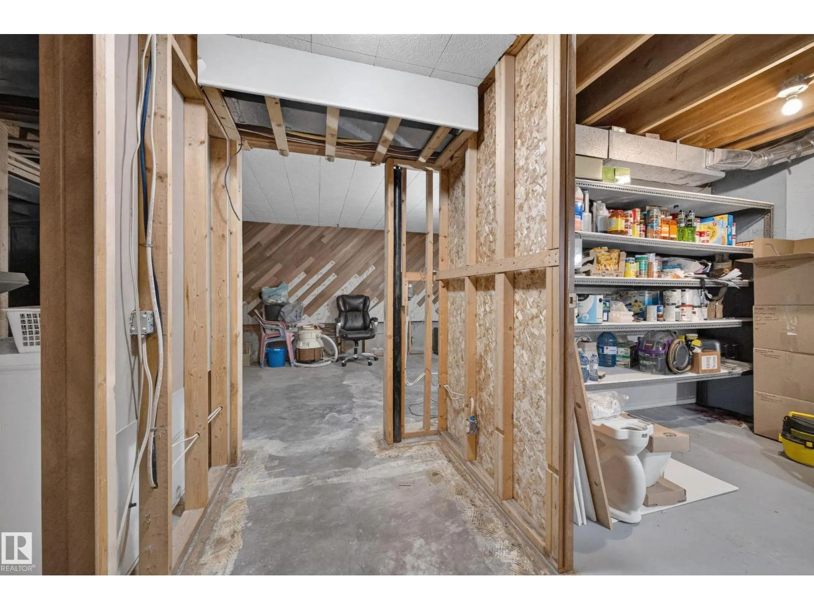 4 GREYSTONE CR