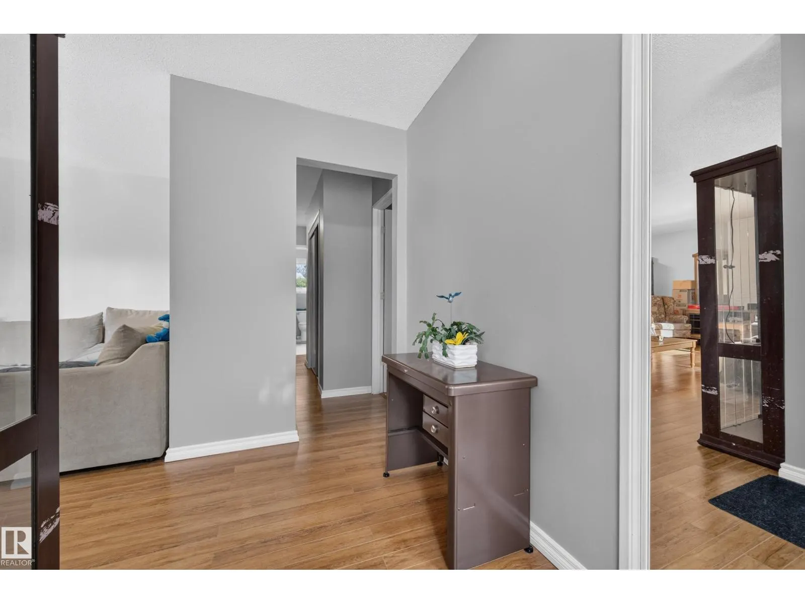 4 GREYSTONE CR