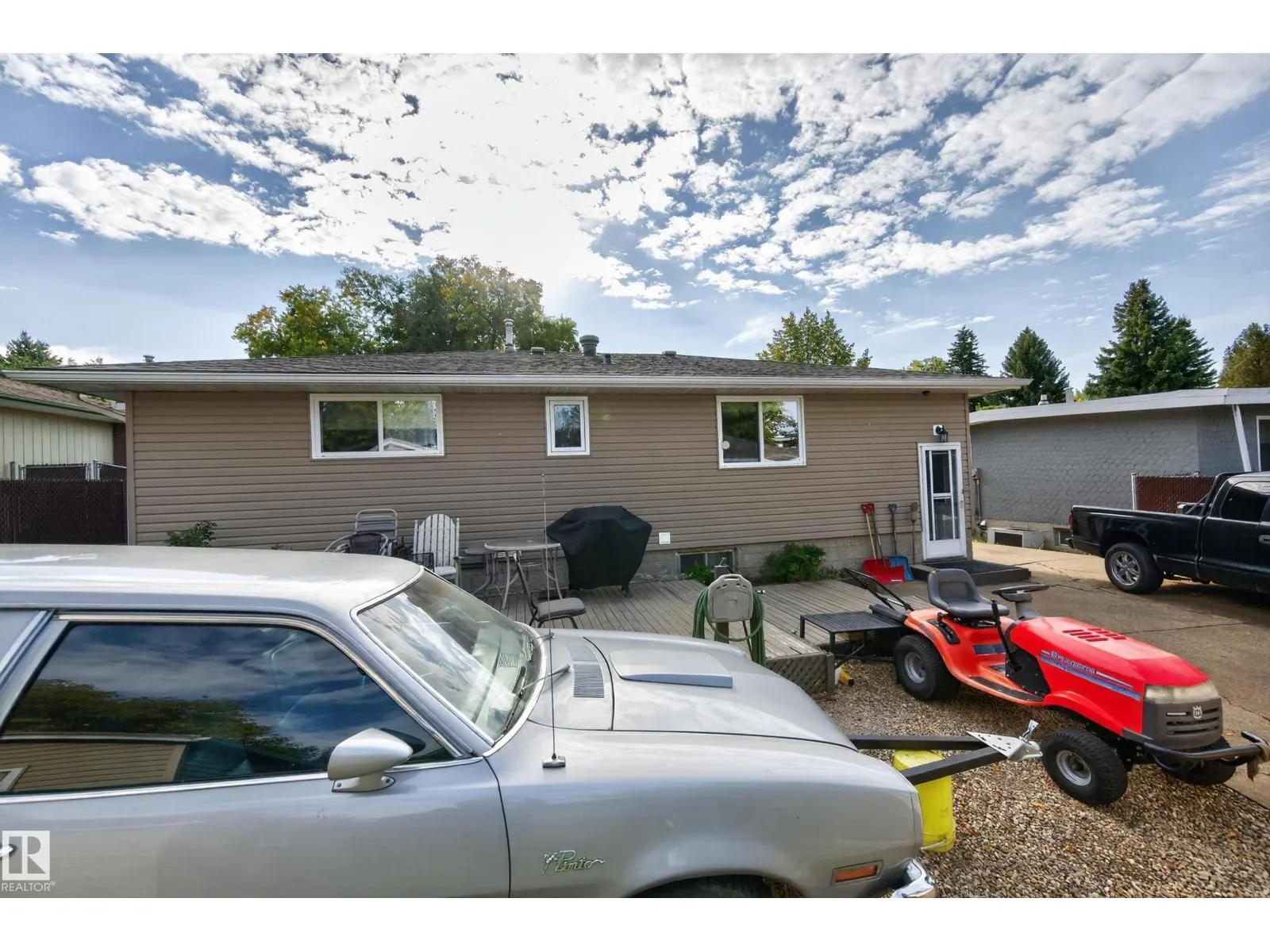 4 GREYSTONE CR