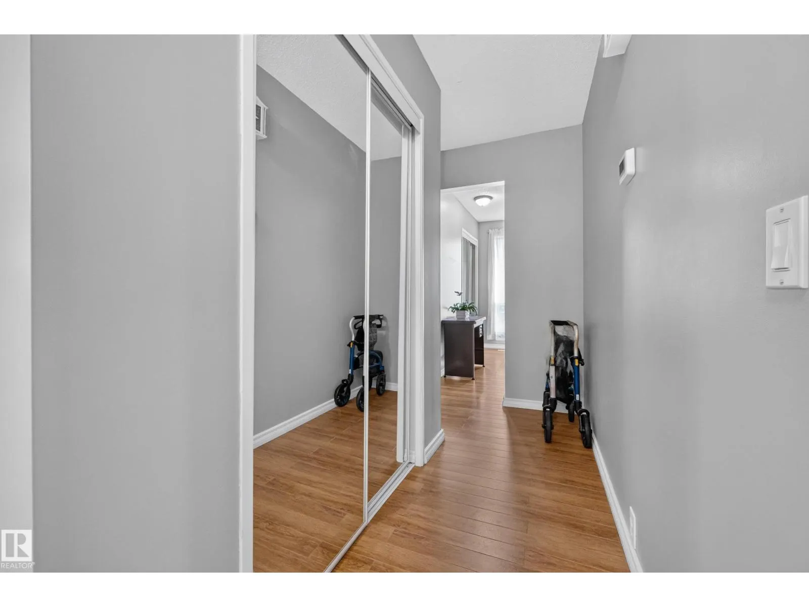 4 GREYSTONE CR