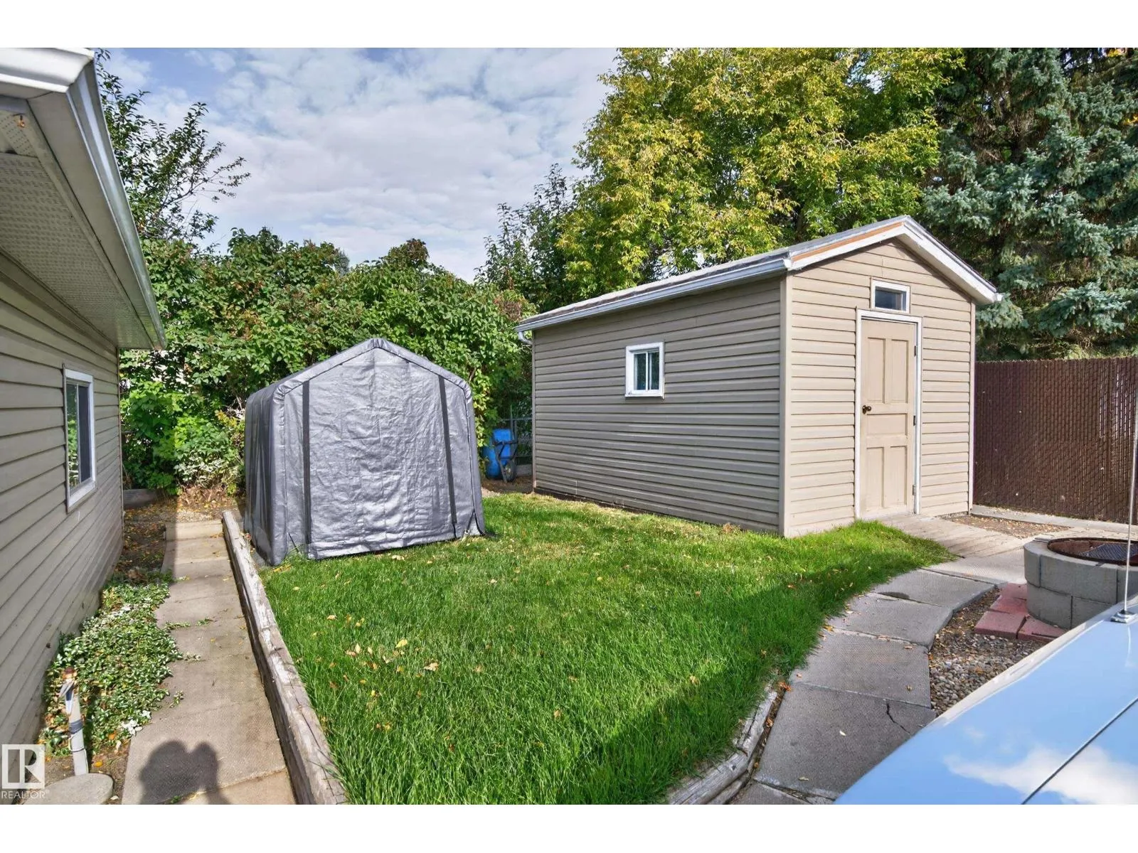 4 GREYSTONE CR