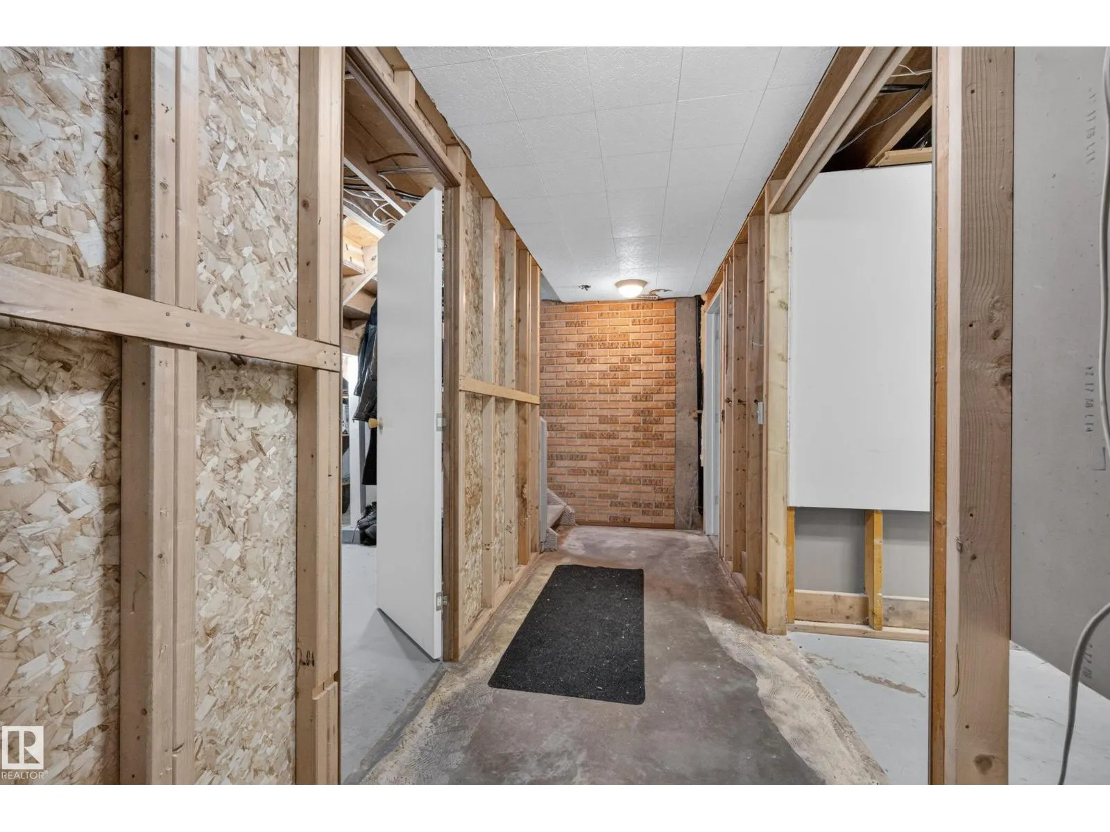 4 GREYSTONE CR