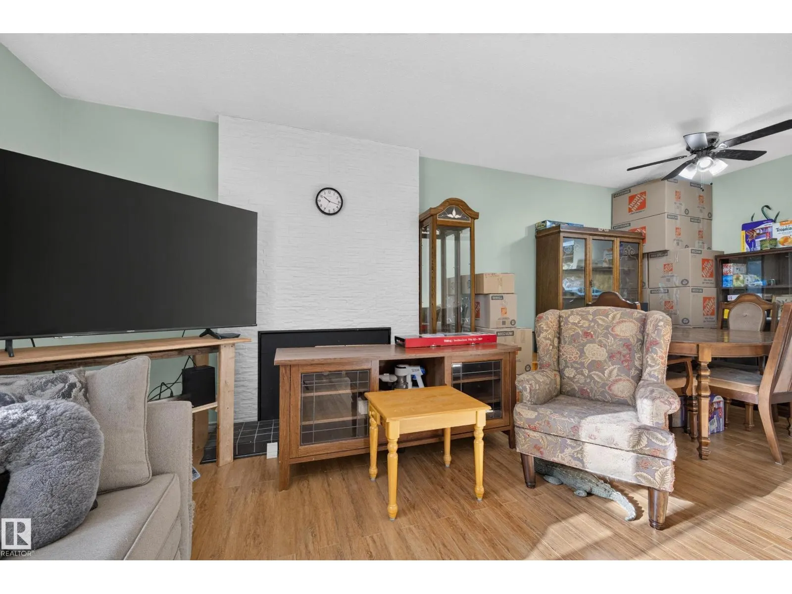 4 GREYSTONE CR