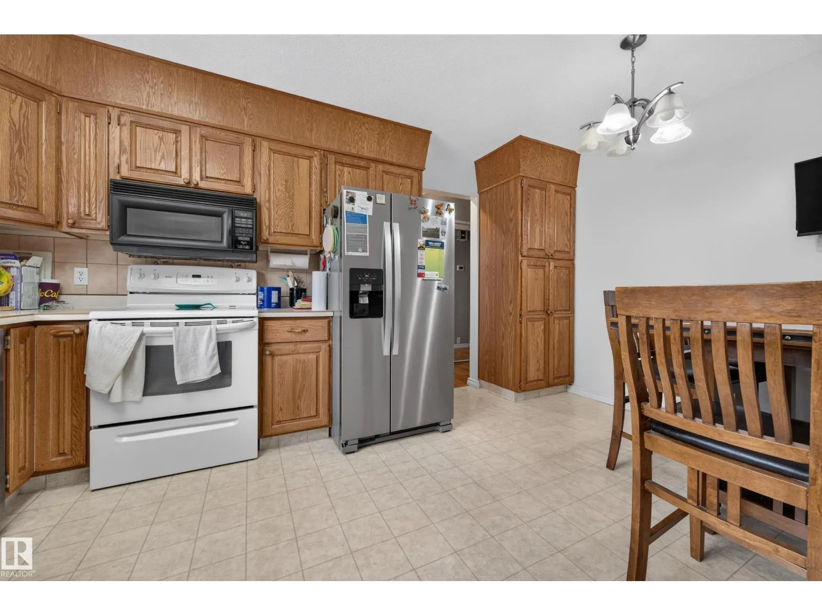 4 GREYSTONE CR