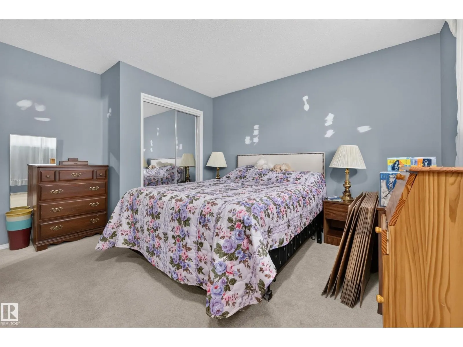4 GREYSTONE CR